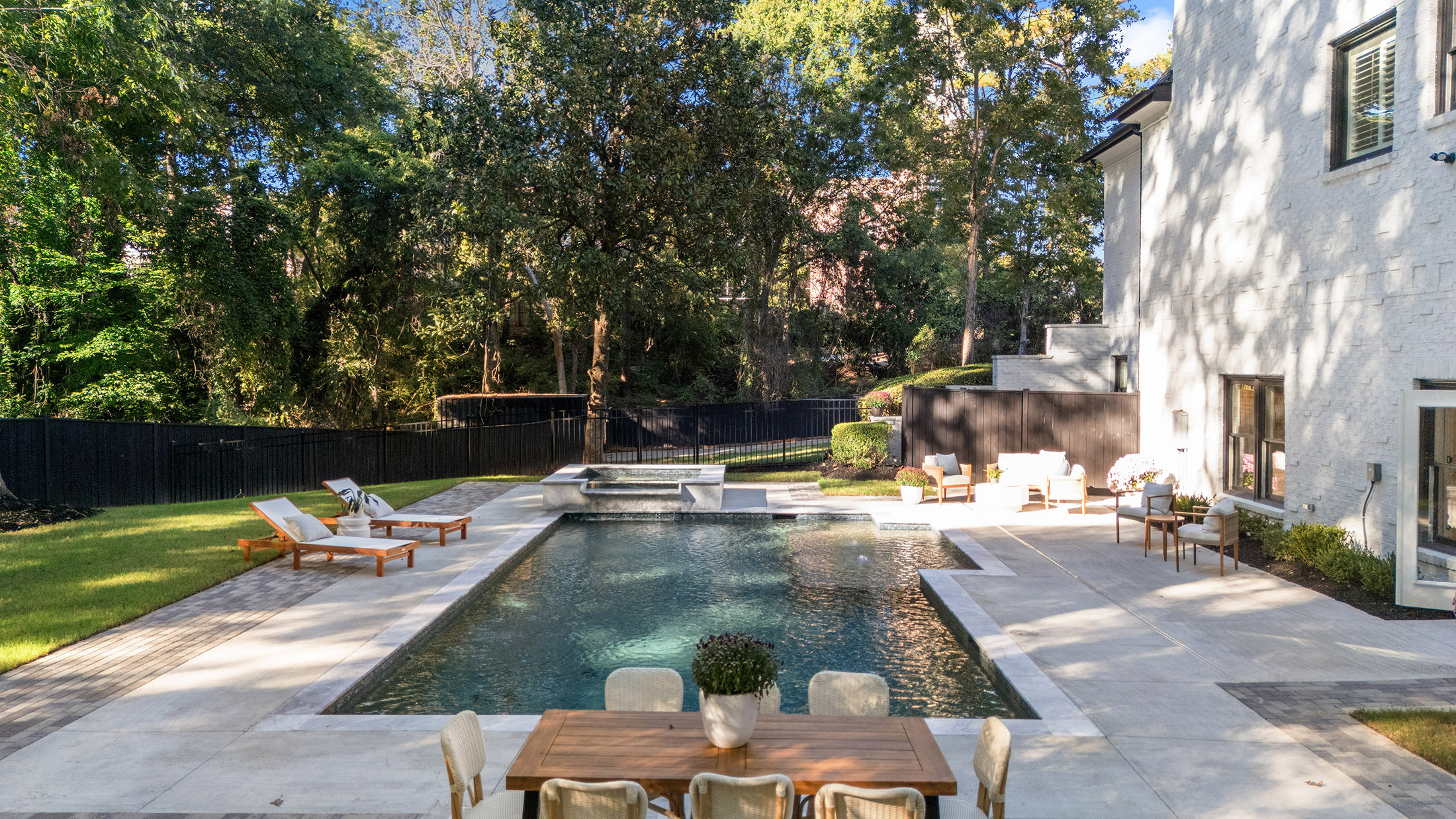  Exceptional Estate Combines Modern Luxury and Timeless Elegance - 物件實景