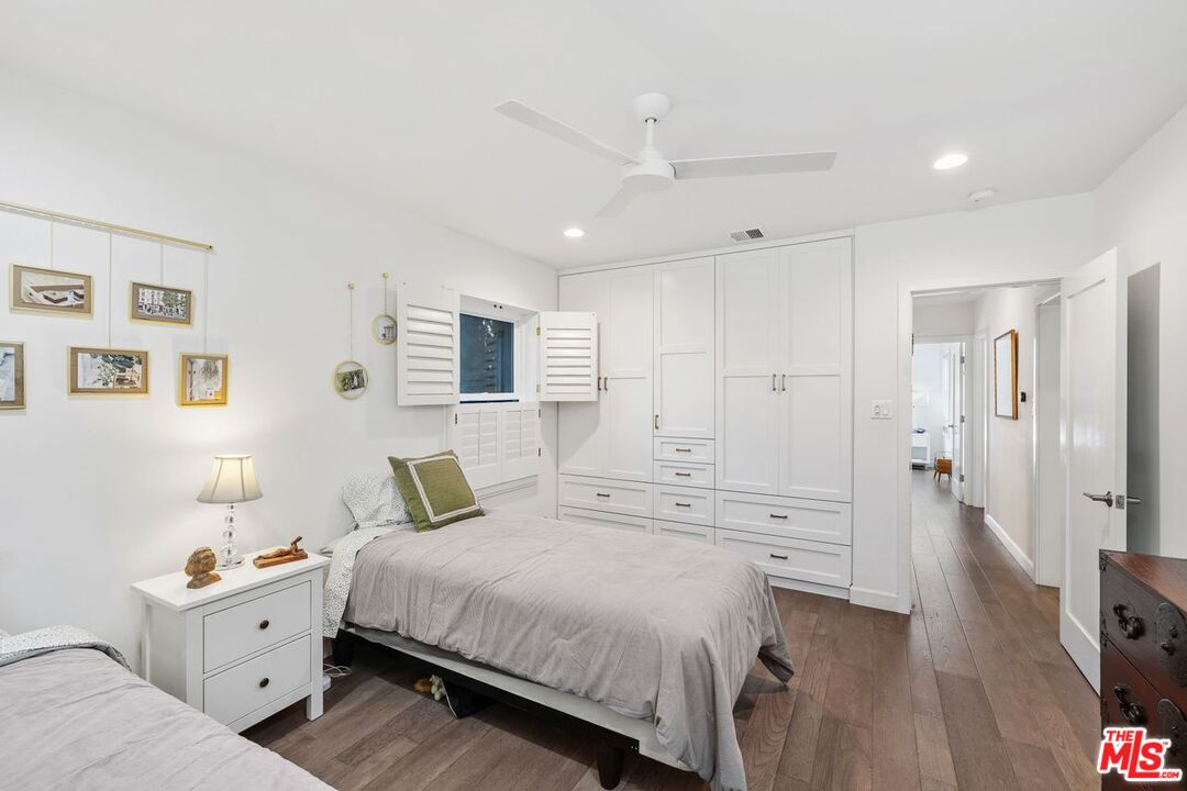 Los Angeles, California, 90034, United States, 4 Bedrooms Bedrooms, ,Residential,For Sale,1991116