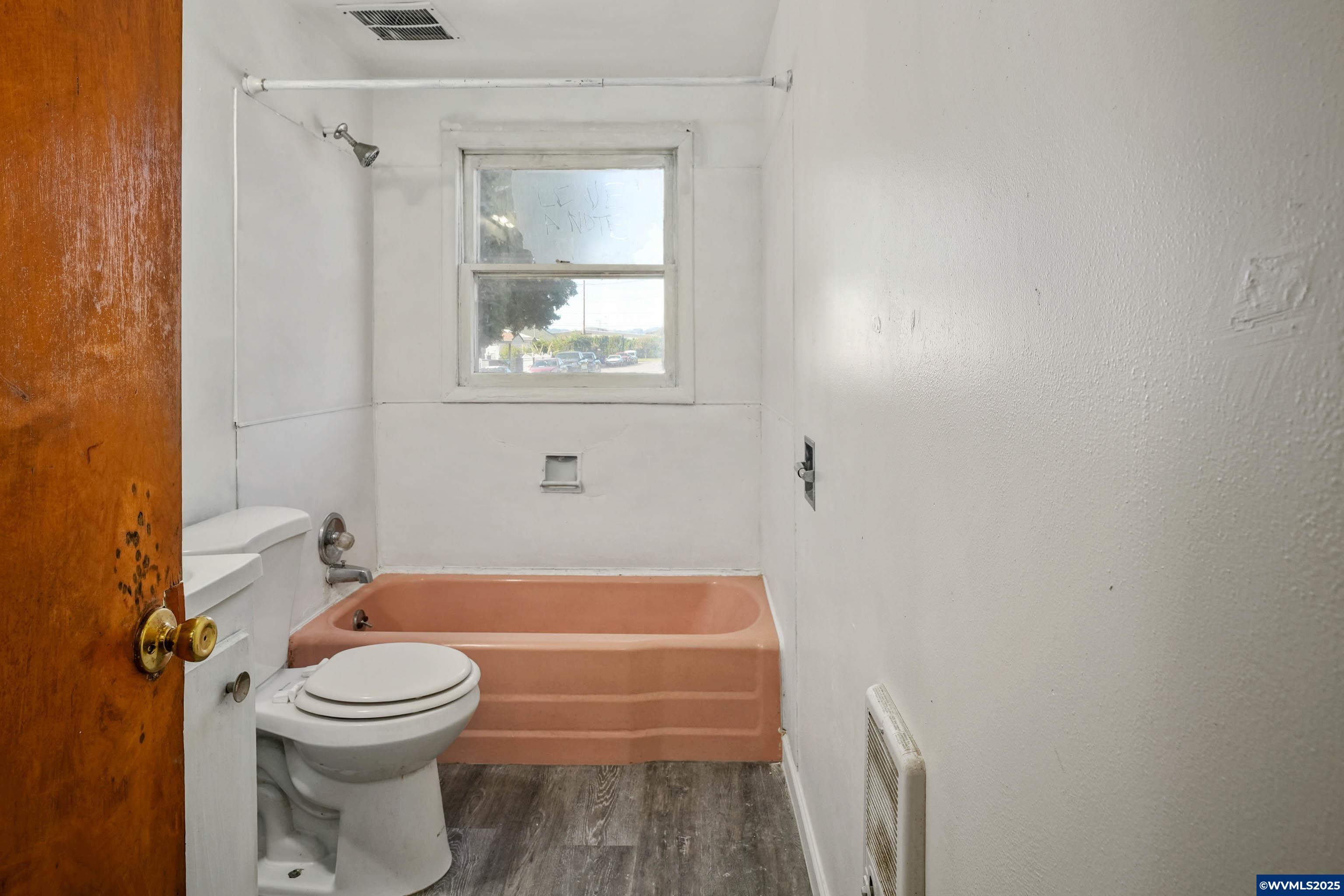 Salem, Oregon, 97301, United States, 5 Bedrooms Bedrooms, ,Residential,For Sale,1965590