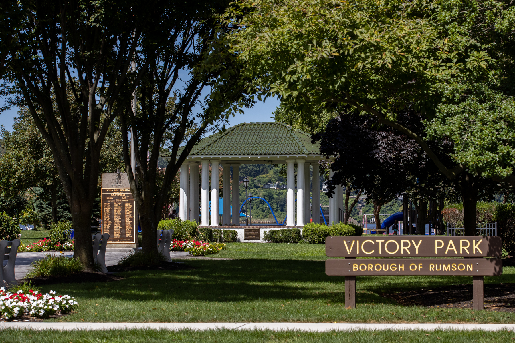  Beautifully designed home offers the perfect blend of comfort, style, - 物件實景