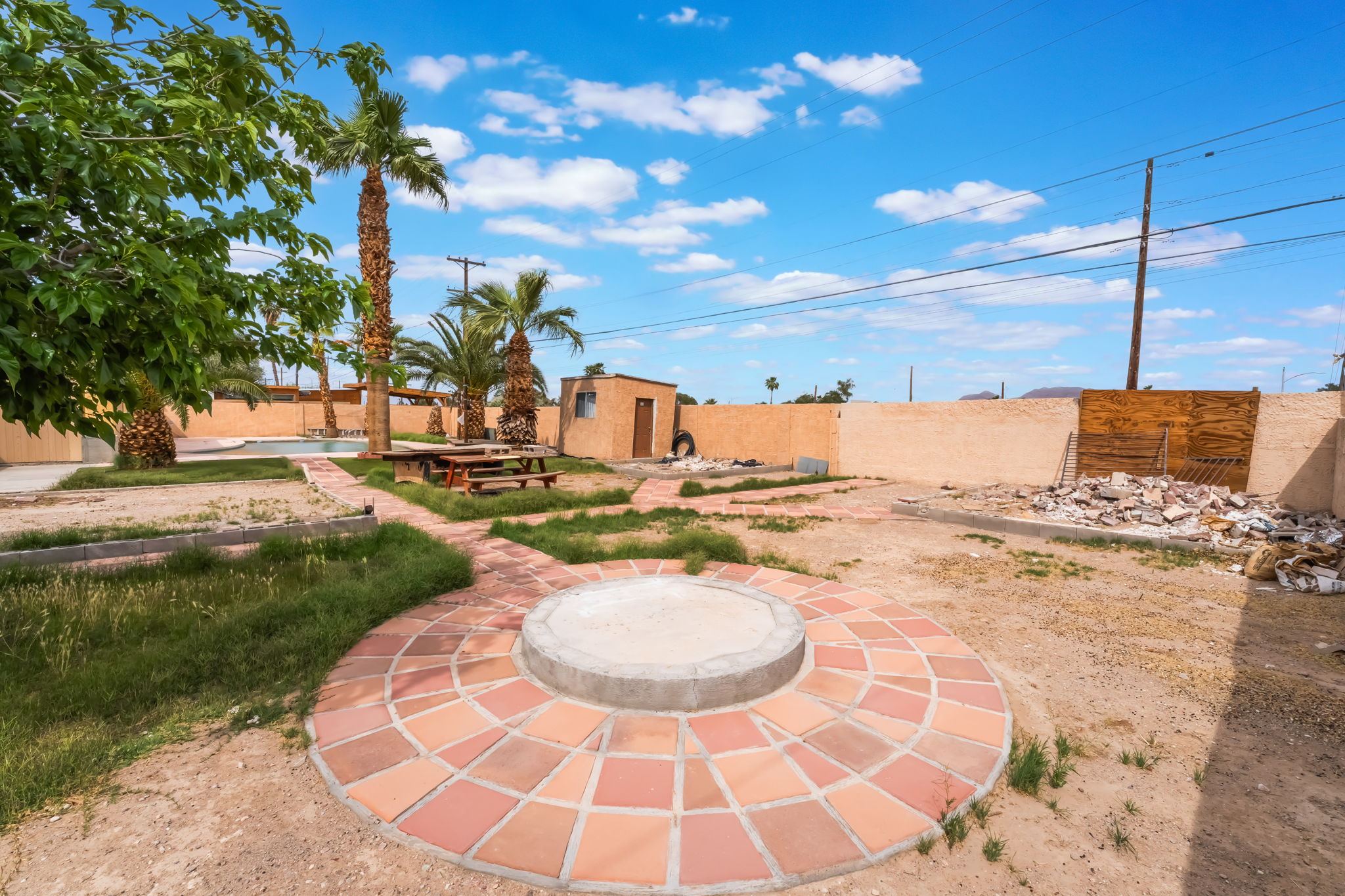 Las Vegas, Nevada, 89104, United States, 4 Bedrooms Bedrooms, ,2 BathroomsBathrooms,Residential,For Sale,1924151