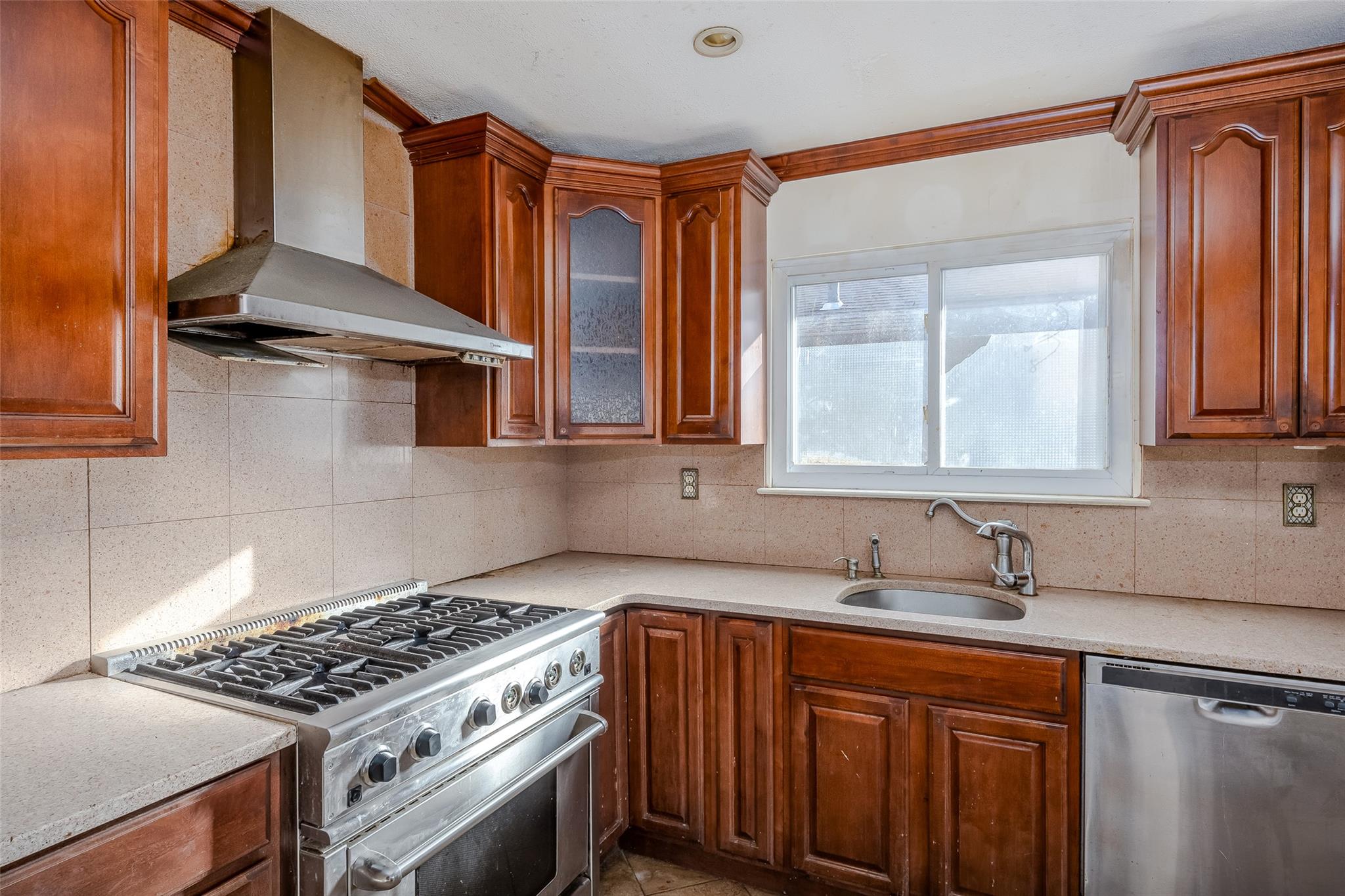 Freeport, New York, 11520, United States, 4 Bedrooms Bedrooms, ,2 BathroomsBathrooms,Residential,For Sale,1893600