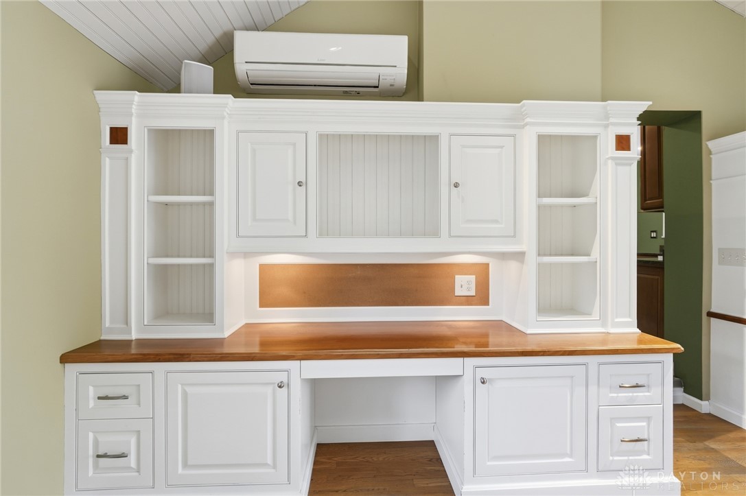 Oakwood, Ohio, 45409, United States, 4 Bedrooms Bedrooms, ,3 BathroomsBathrooms,Residential,For Sale,1987886