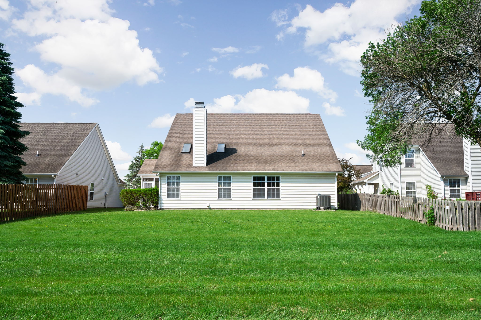  Inviting 3 Bedroom Ranch in Exceptional West Carmel Location - 物件實景
