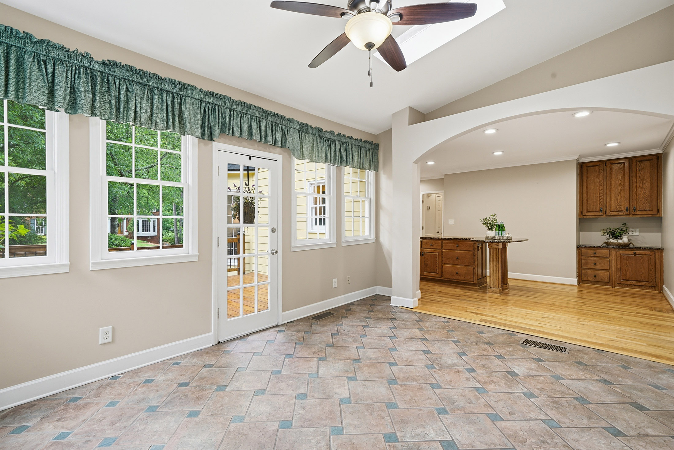  Tucked Into a Cul-de-Sac in Johns Creek’s Sought-After Glastonberry Neighborhood - 物件實景