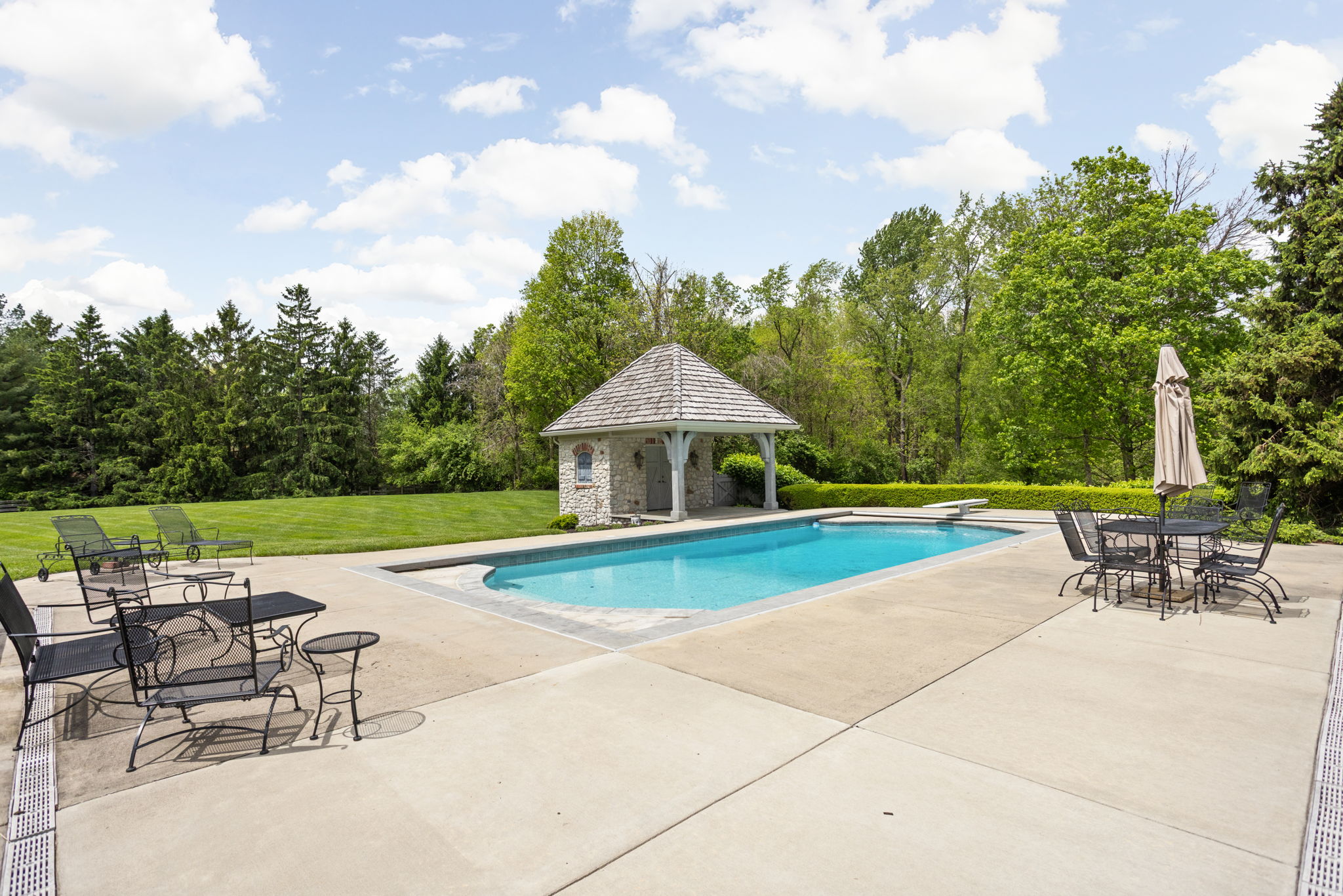  Signature Estate Set on More than 2 Acres in Desirable Zionsville Neighborhood - 物件實景