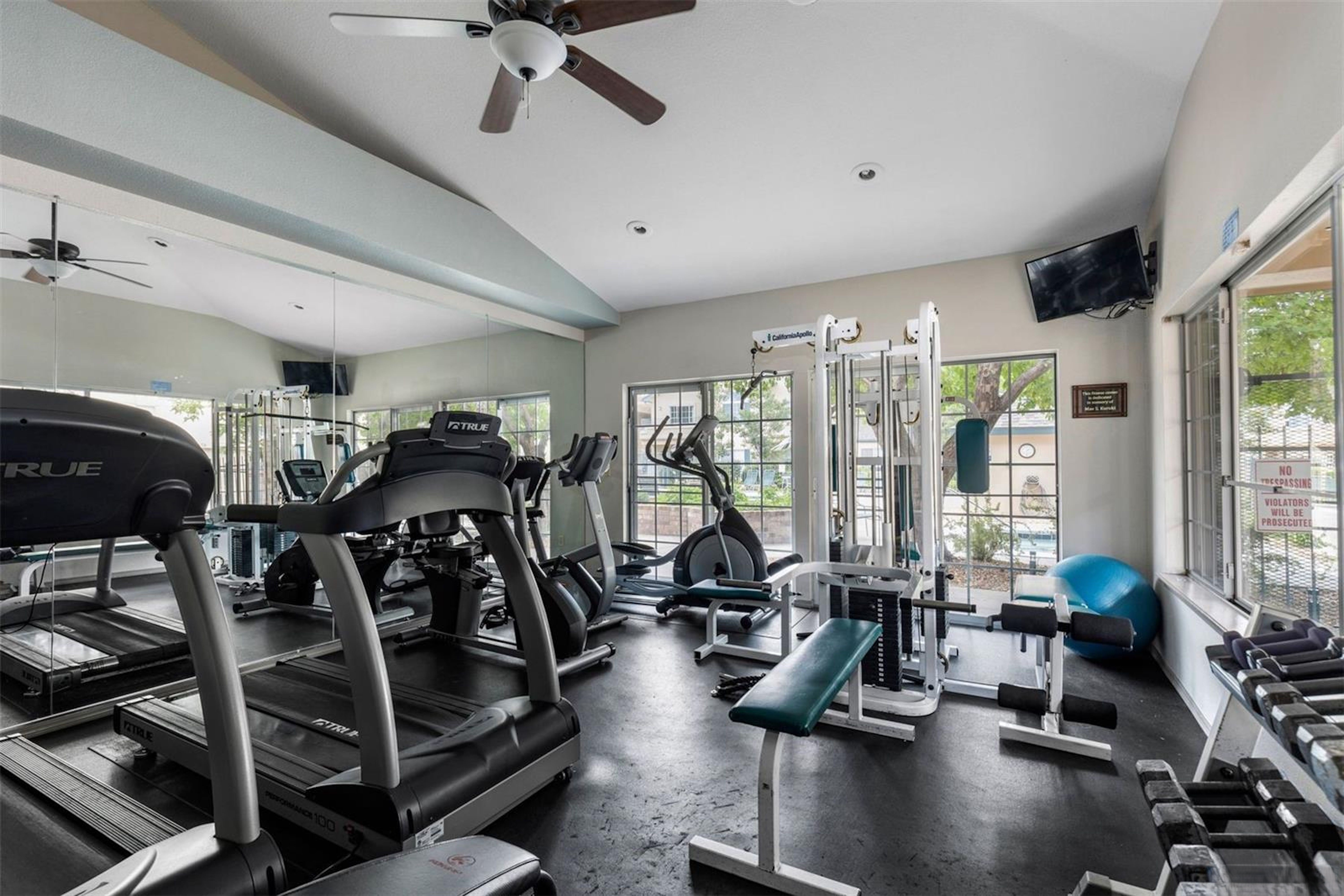  8747 E Dry Creek Road, Englewood, CO, 80112 - 物件實景