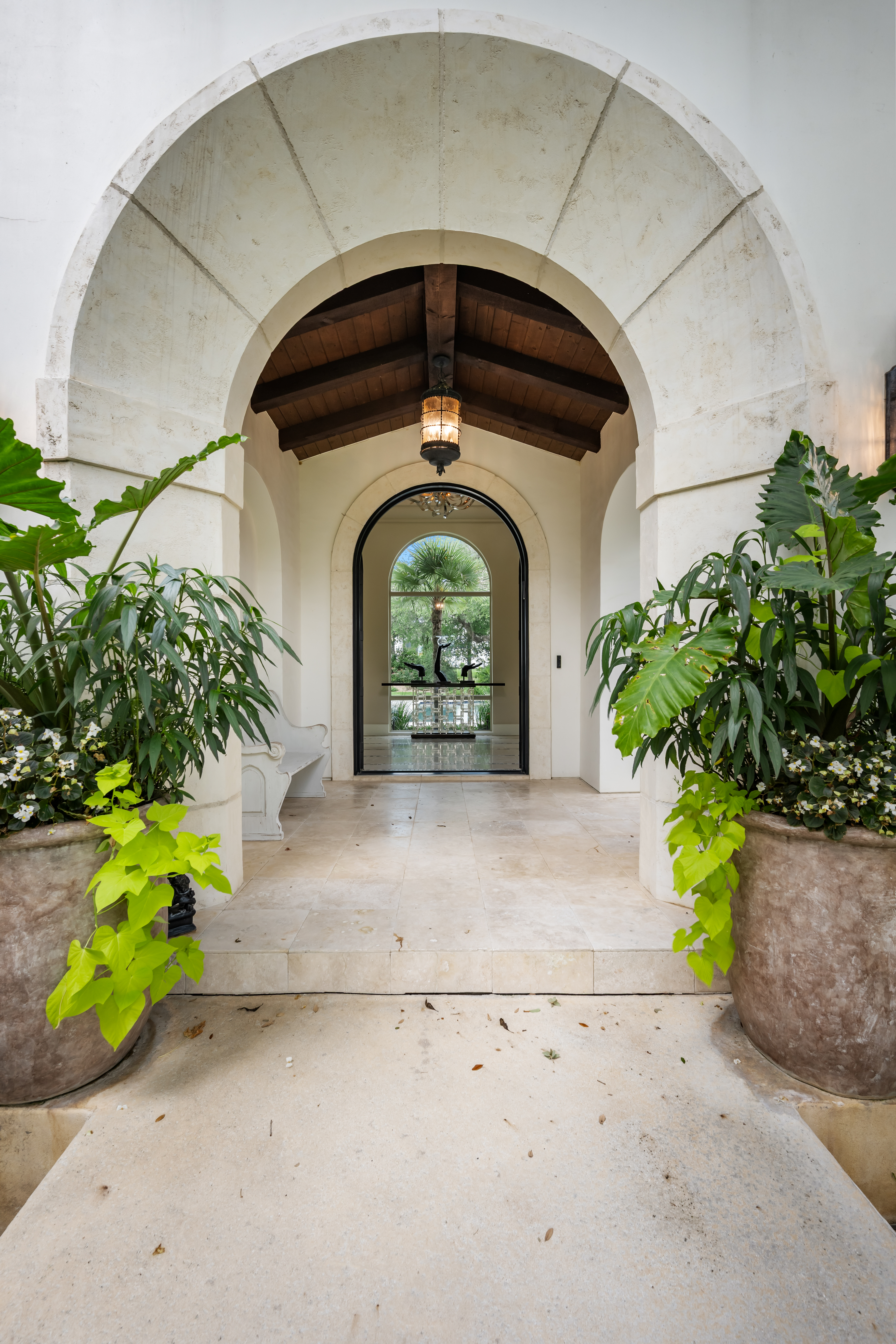  Defined By Timeless Santa Barbara Architecture And Exceptional Craftsmanship - 物件實景