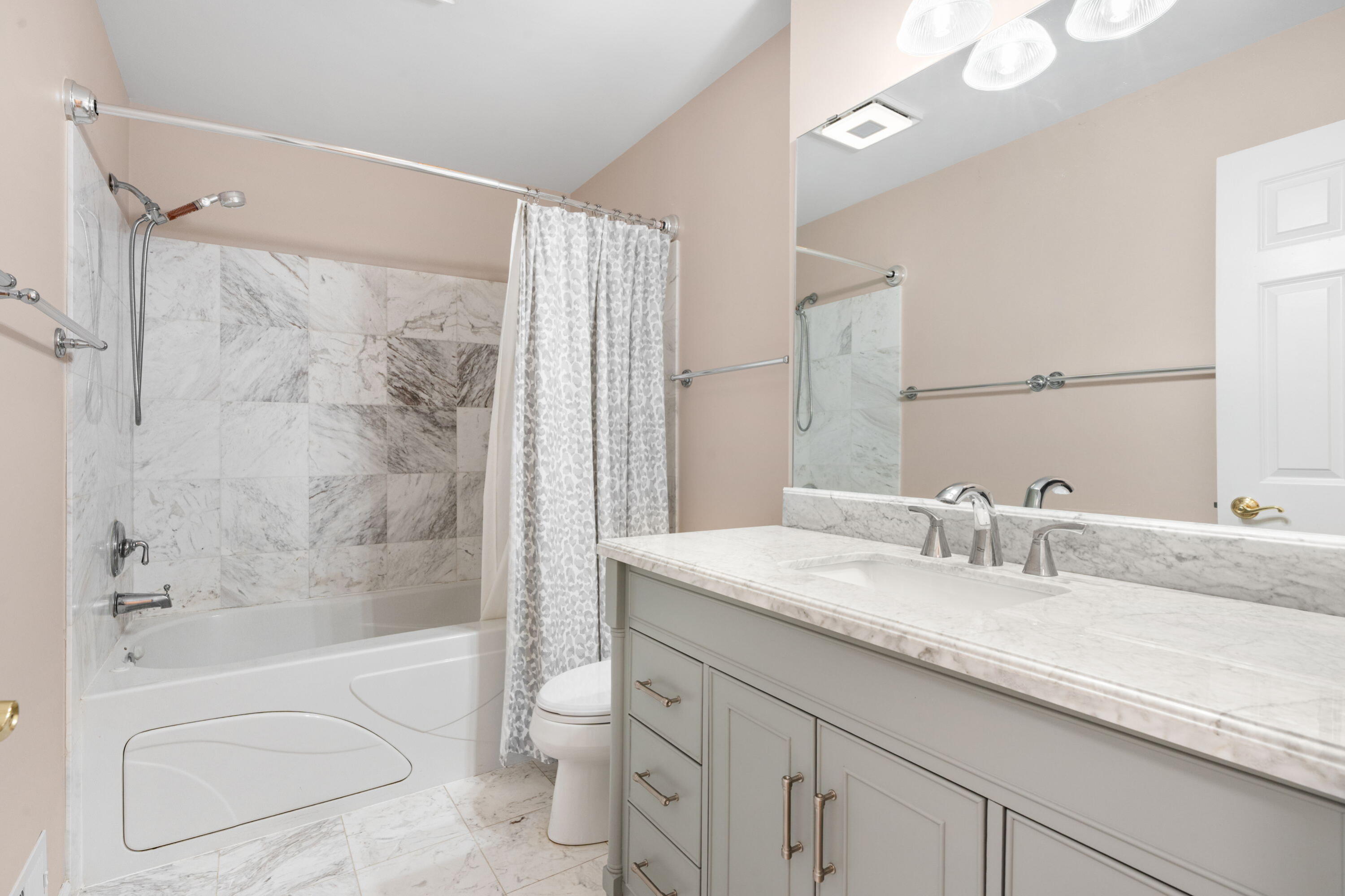 Kenosha, Wisconsin, 53140, United States, 3 Bedrooms Bedrooms, ,3 BathroomsBathrooms,Residential,For Sale,1985351