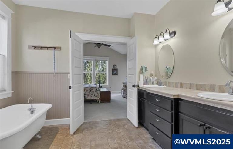 Salem, Oregon, 97306, United States, 4 Bedrooms Bedrooms, ,3 BathroomsBathrooms,Residential,For Sale,1989443