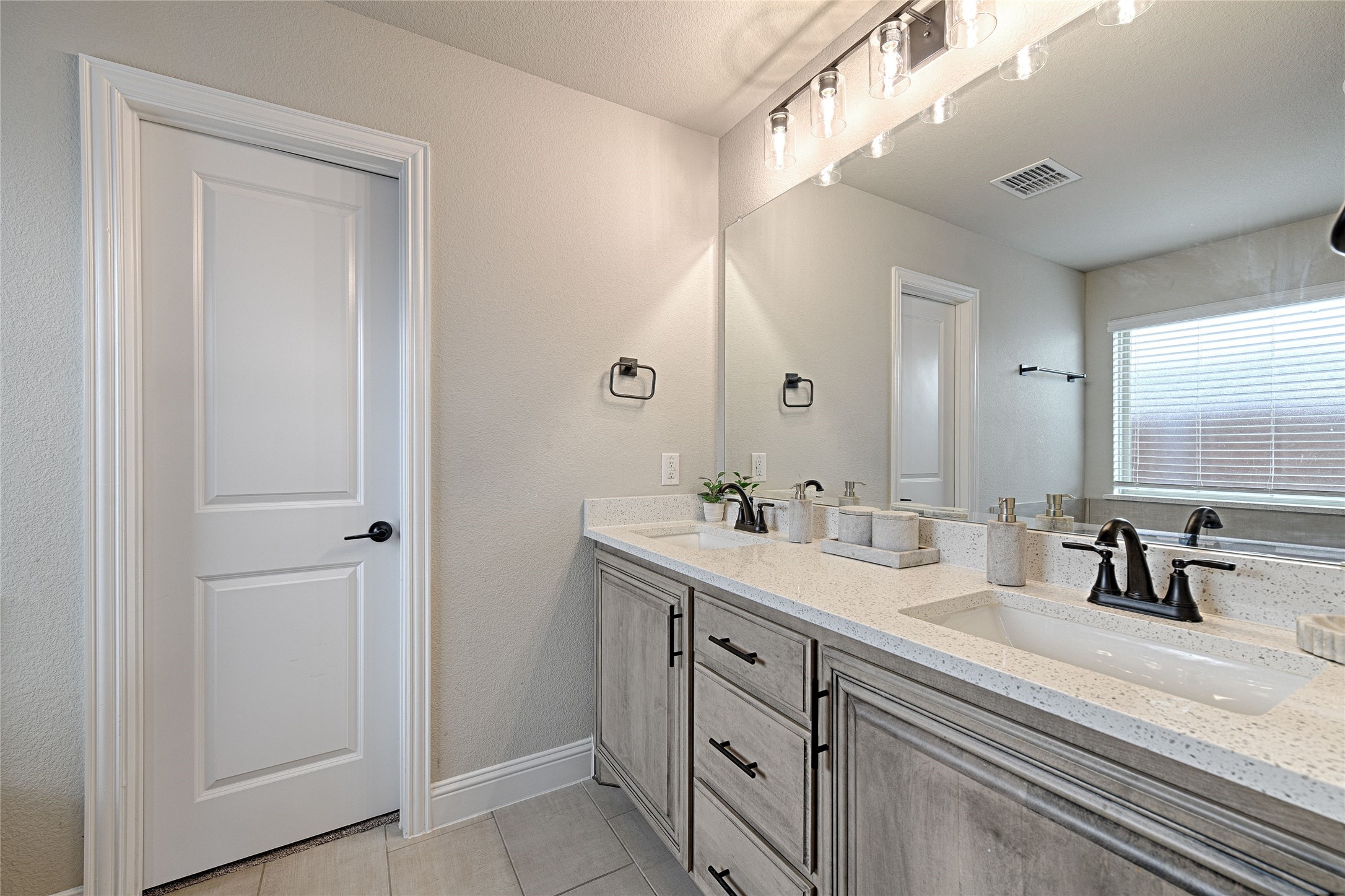 Burleson, Texas, 76028, United States, 4 Bedrooms Bedrooms, ,3 BathroomsBathrooms,Residential,For Sale,1954852