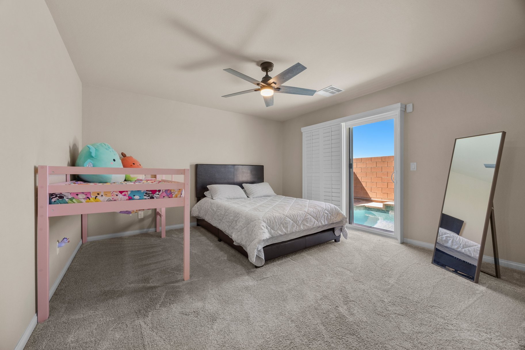  Poolside Living in the Heart of Southwest Las Vegas - 物件實景