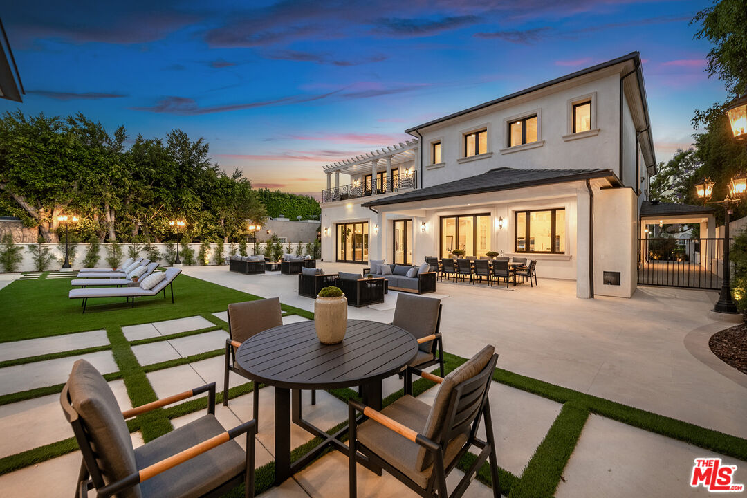 Beverly Hills, California, 90210, United States, 6 Bedrooms Bedrooms, ,12 BathroomsBathrooms,Residential,For Sale,1865227