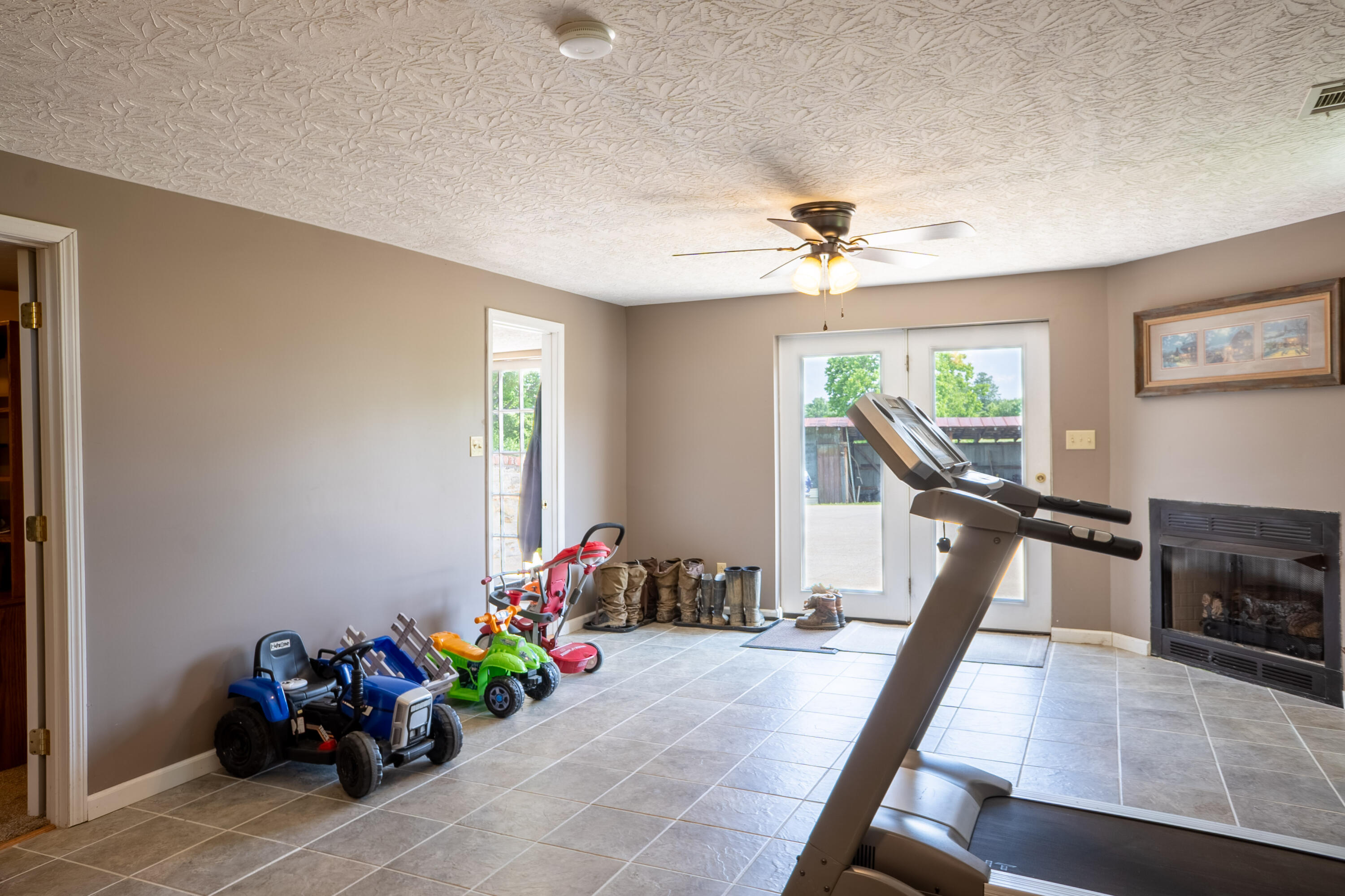 Paint Lick, Kentucky, 40461, United States, 5 Bedrooms Bedrooms, ,1 BathroomBathrooms,Residential,For Sale,1847619