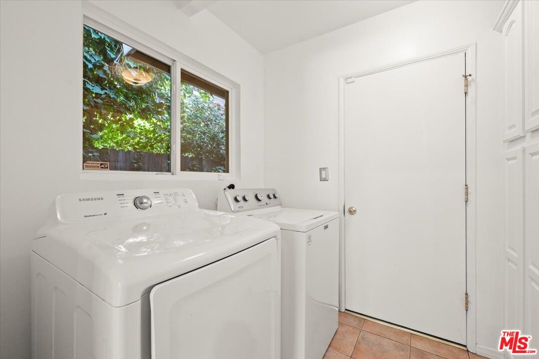 Los Angeles, California, 90049, United States, 3 Bedrooms Bedrooms, ,3 BathroomsBathrooms,Residential,For Sale,1908650