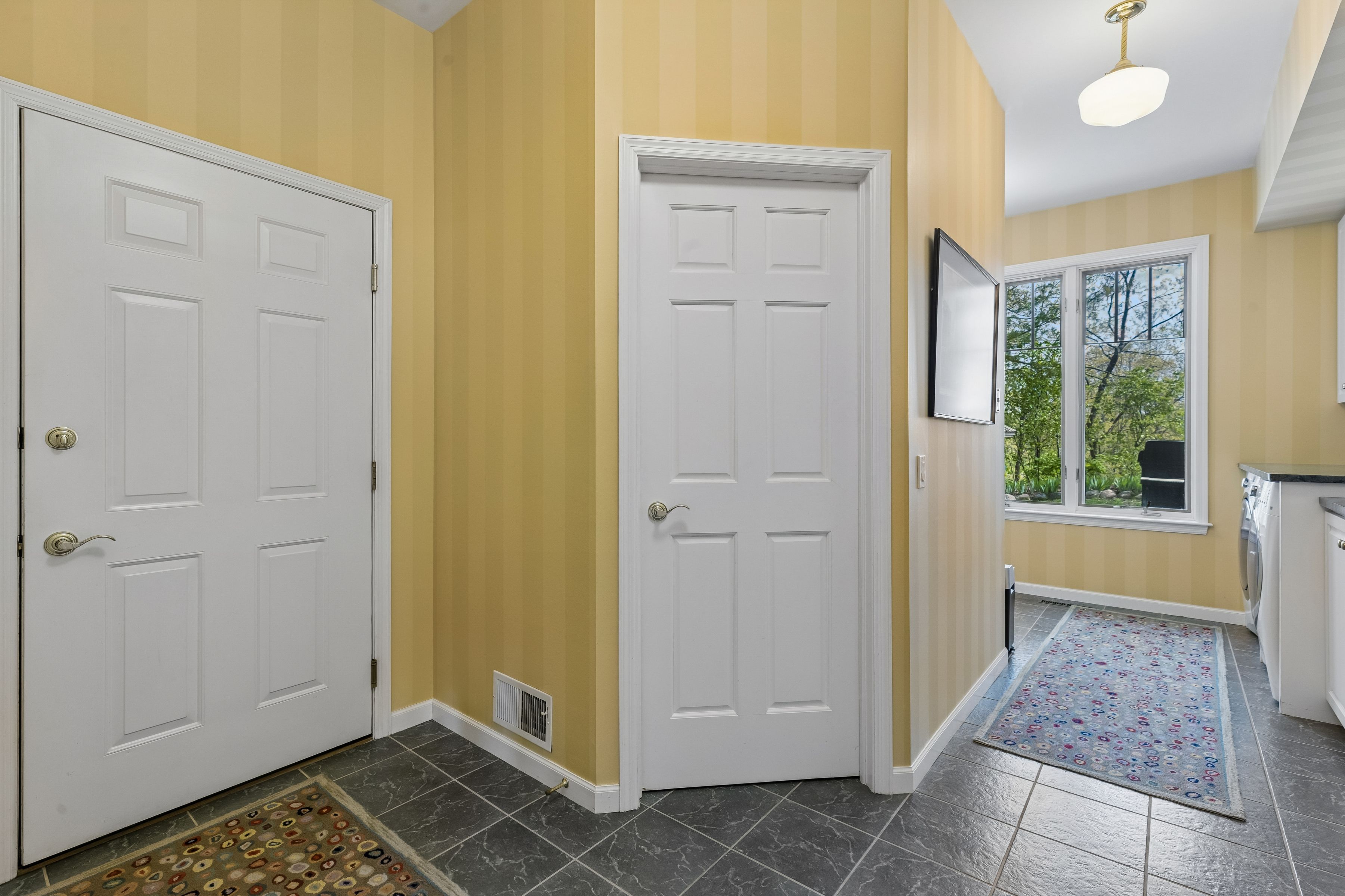  Graceful Executive Living in a Serene Edina Setting - 物件實景
