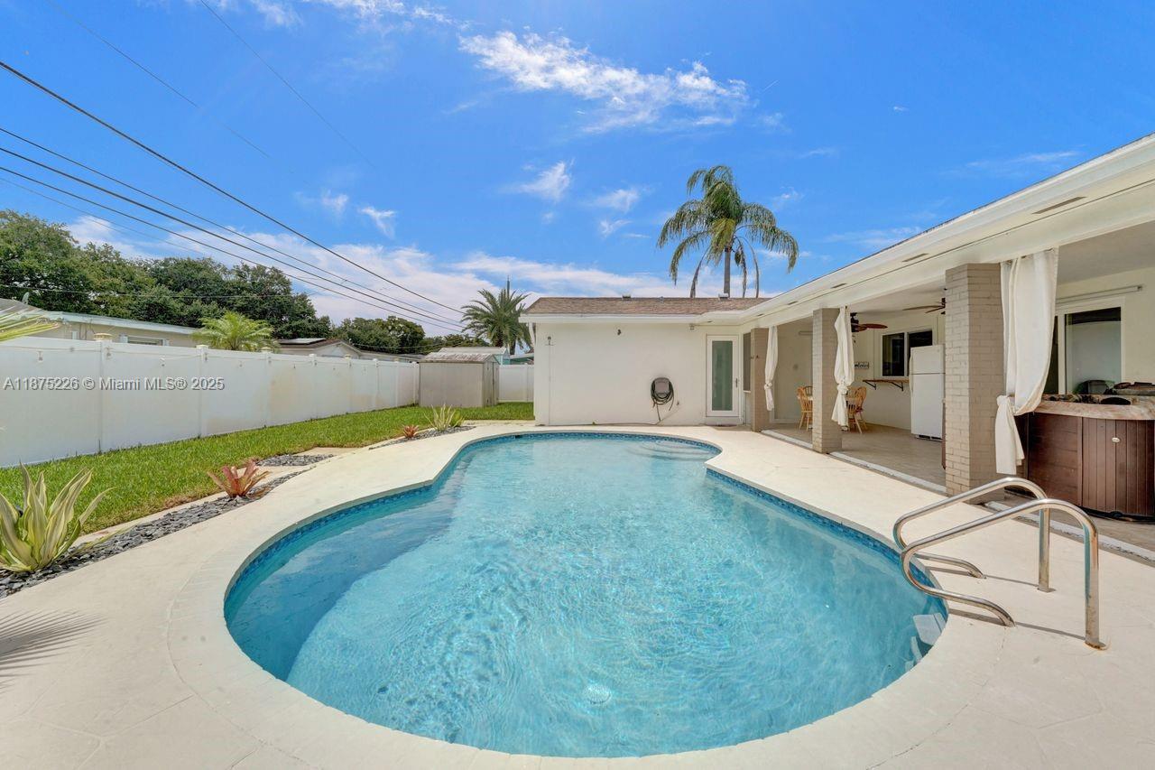 Cooper City, Florida, 33328, United States, 5 Bedrooms Bedrooms, ,3 BathroomsBathrooms,Residential,For Sale,1942124
