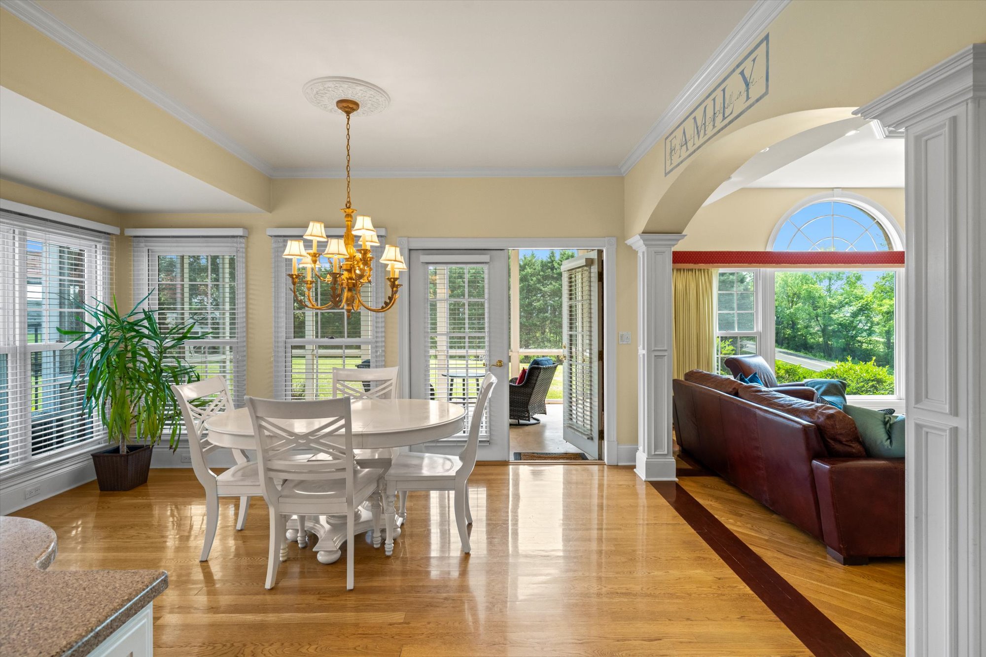 Sevierville, Tennessee, 37876-5201, United States, 3 Bedrooms Bedrooms, ,4 BathroomsBathrooms,Residential,For Sale,1810595