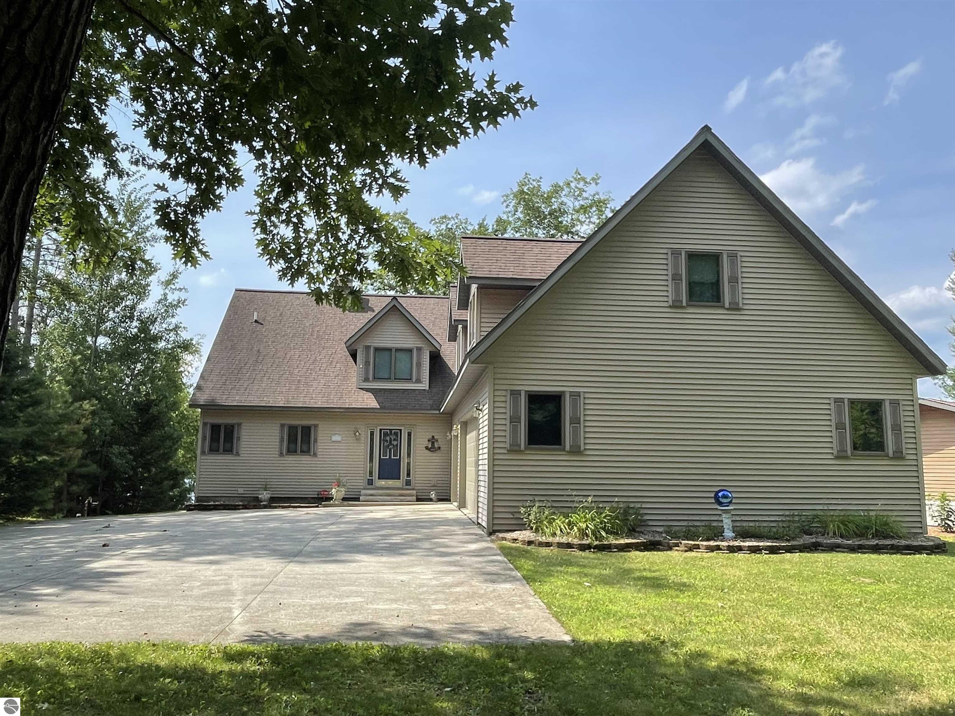 Harrison, Michigan, 48625, United States, 5 Bedrooms Bedrooms, ,4 BathroomsBathrooms,Residential,For Sale,1916275