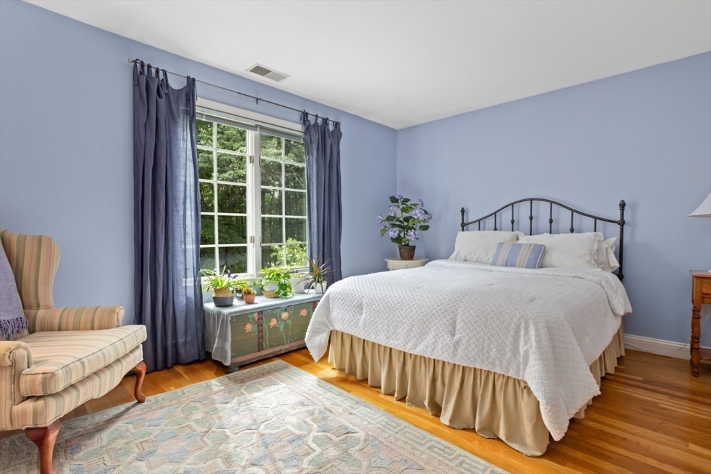 Middleton, Massachusetts, 01949, United States, 4 Bedrooms Bedrooms, ,3 BathroomsBathrooms,Residential,For Sale,1904457
