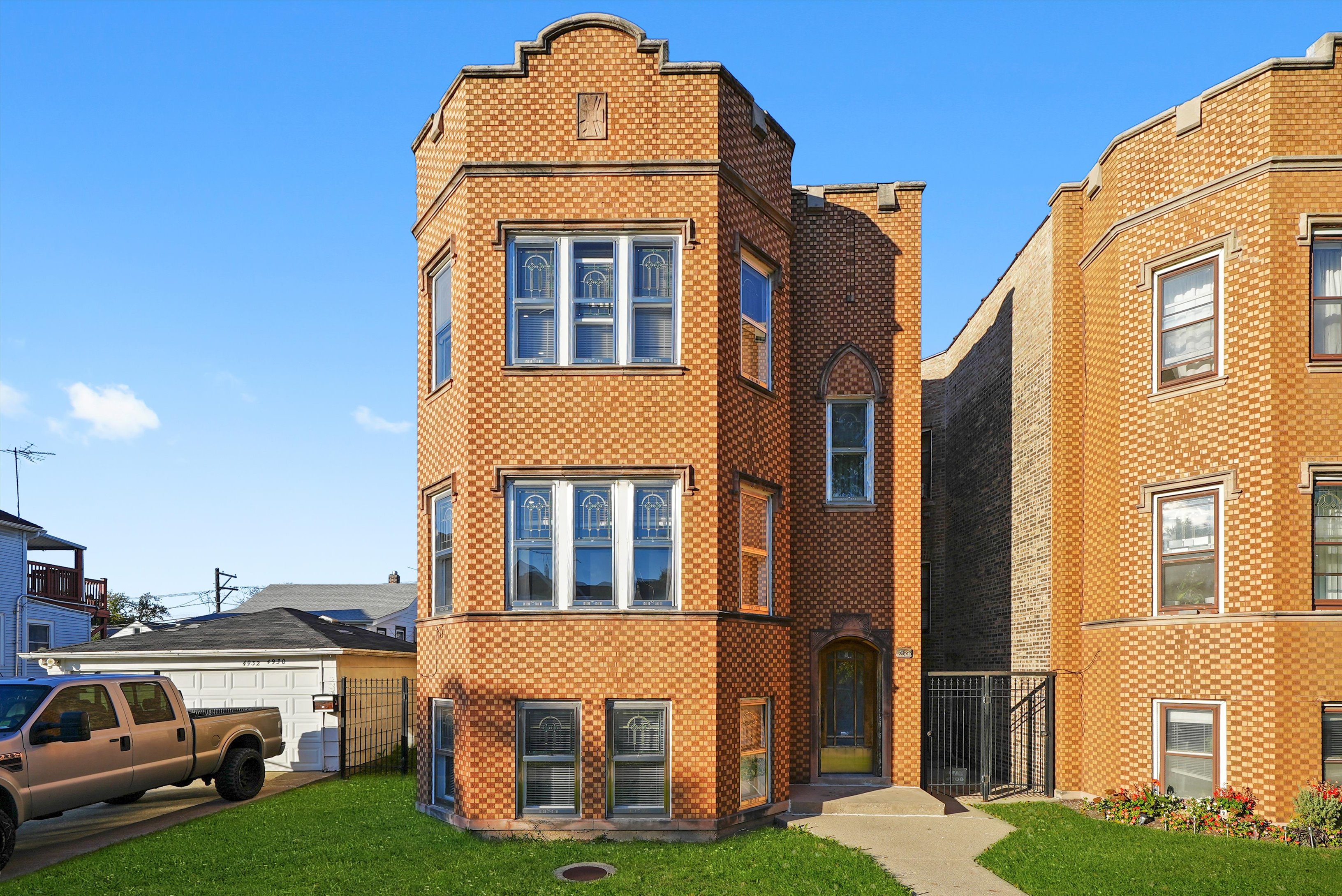 Chicago, Illinois, 60639, United States, 8 Bedrooms Bedrooms, ,3 BathroomsBathrooms,Residential,For Sale,1986101