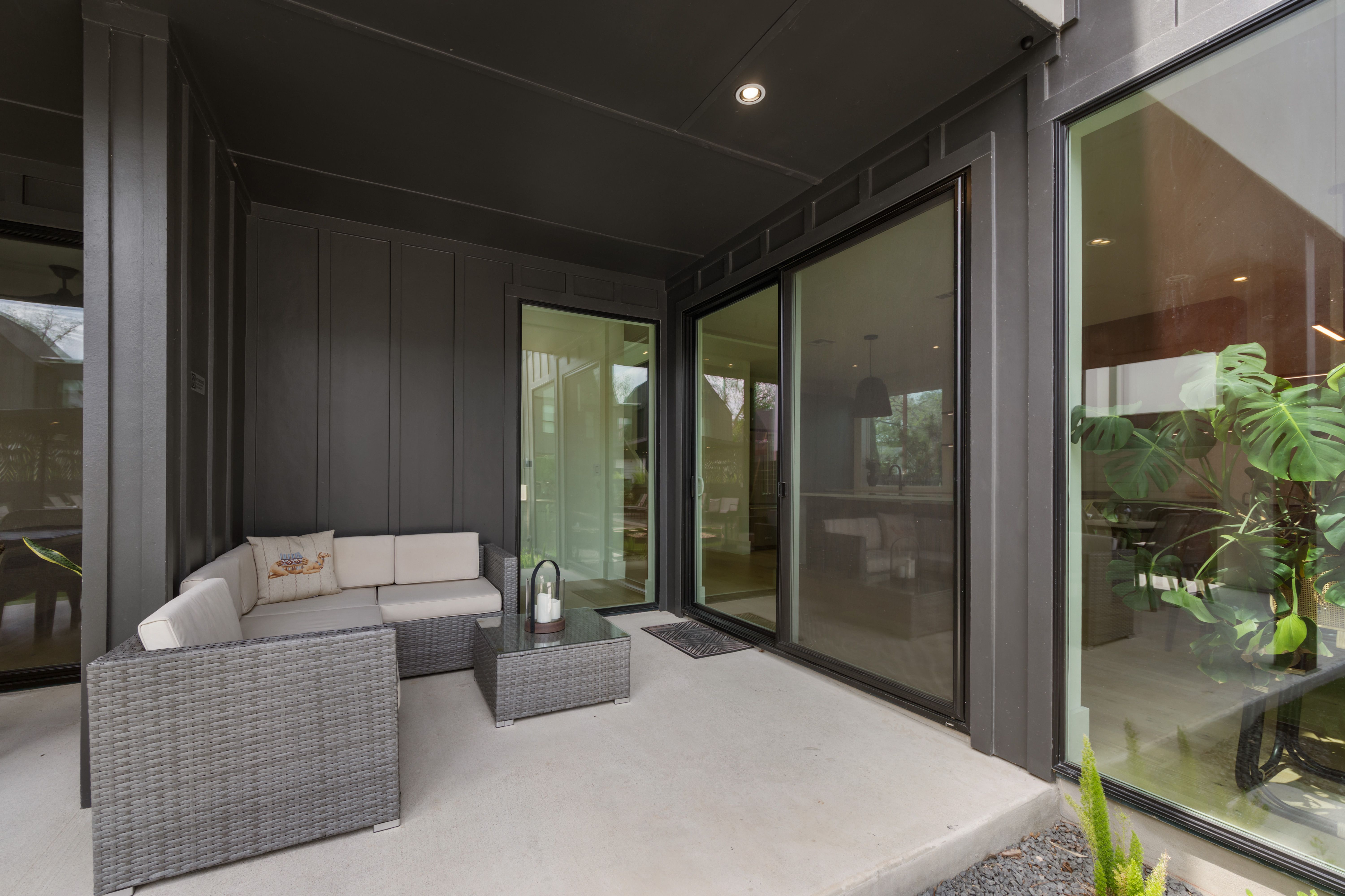  Striking Cobalt Design Home - 物件實景