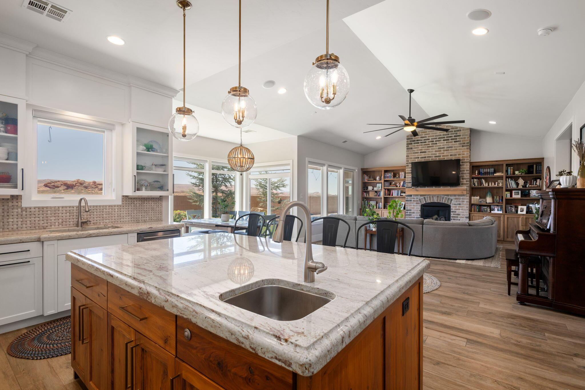 Hurricane, Utah, 84737, United States, 6 Bedrooms Bedrooms, ,6 BathroomsBathrooms,Residential,For Sale,1977381