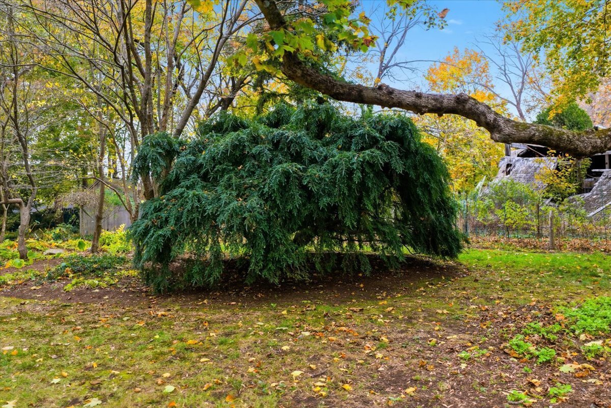 Guilford, Connecticut, 06437, United States, 5 Bedrooms Bedrooms, ,Residential,For Sale,2002504