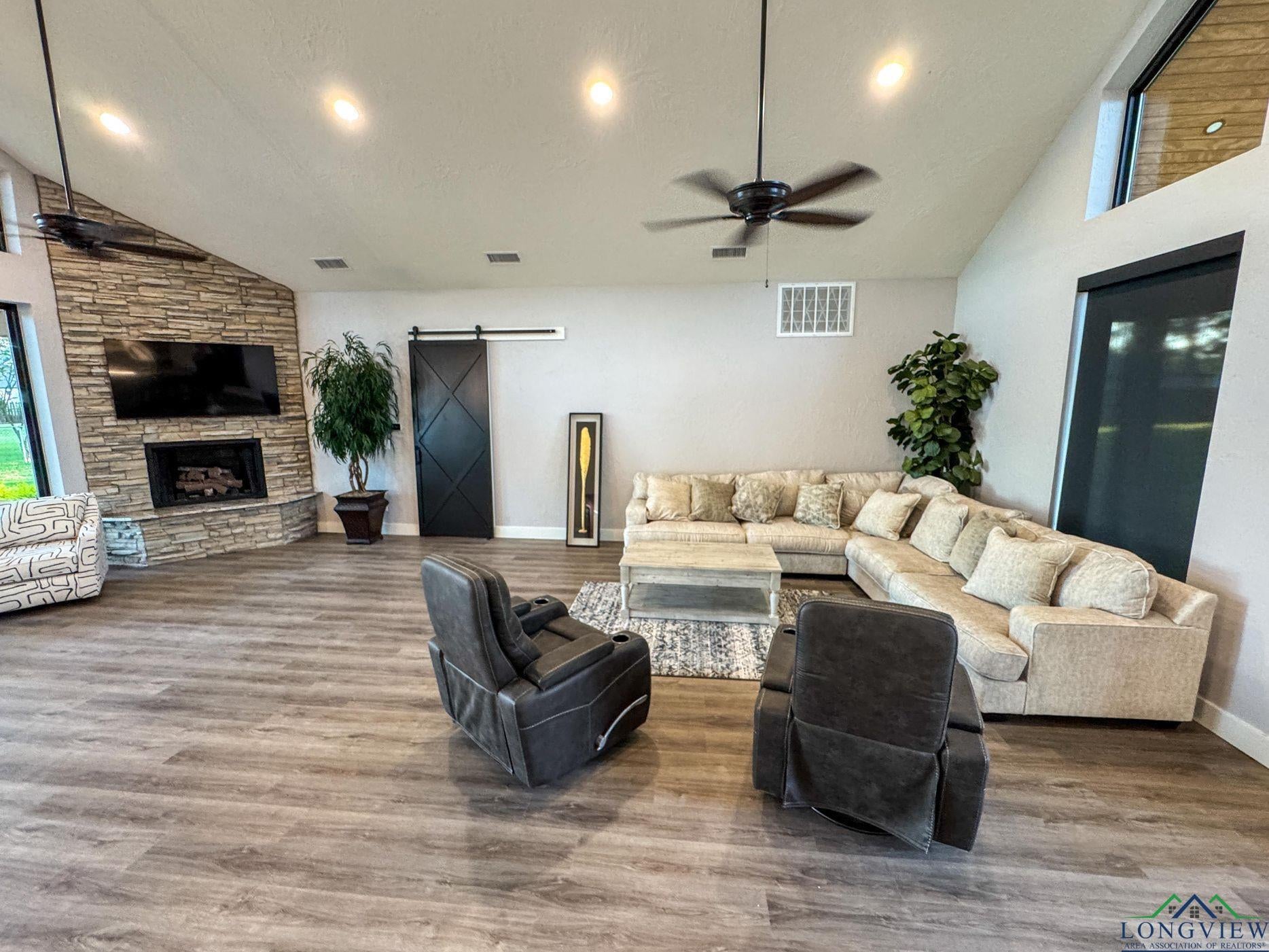 Pittsburg, Texas, 75686, United States, 3 Bedrooms Bedrooms, ,2 BathroomsBathrooms,Residential,For Sale,1979054