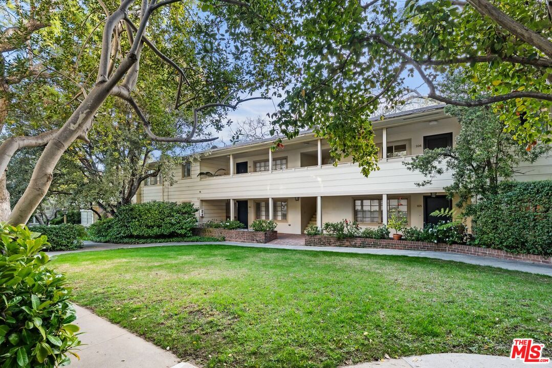 Los Angeles, California, 90049, United States, 1 Bedroom Bedrooms, ,1 BathroomBathrooms,Residential,For Sale,2003518