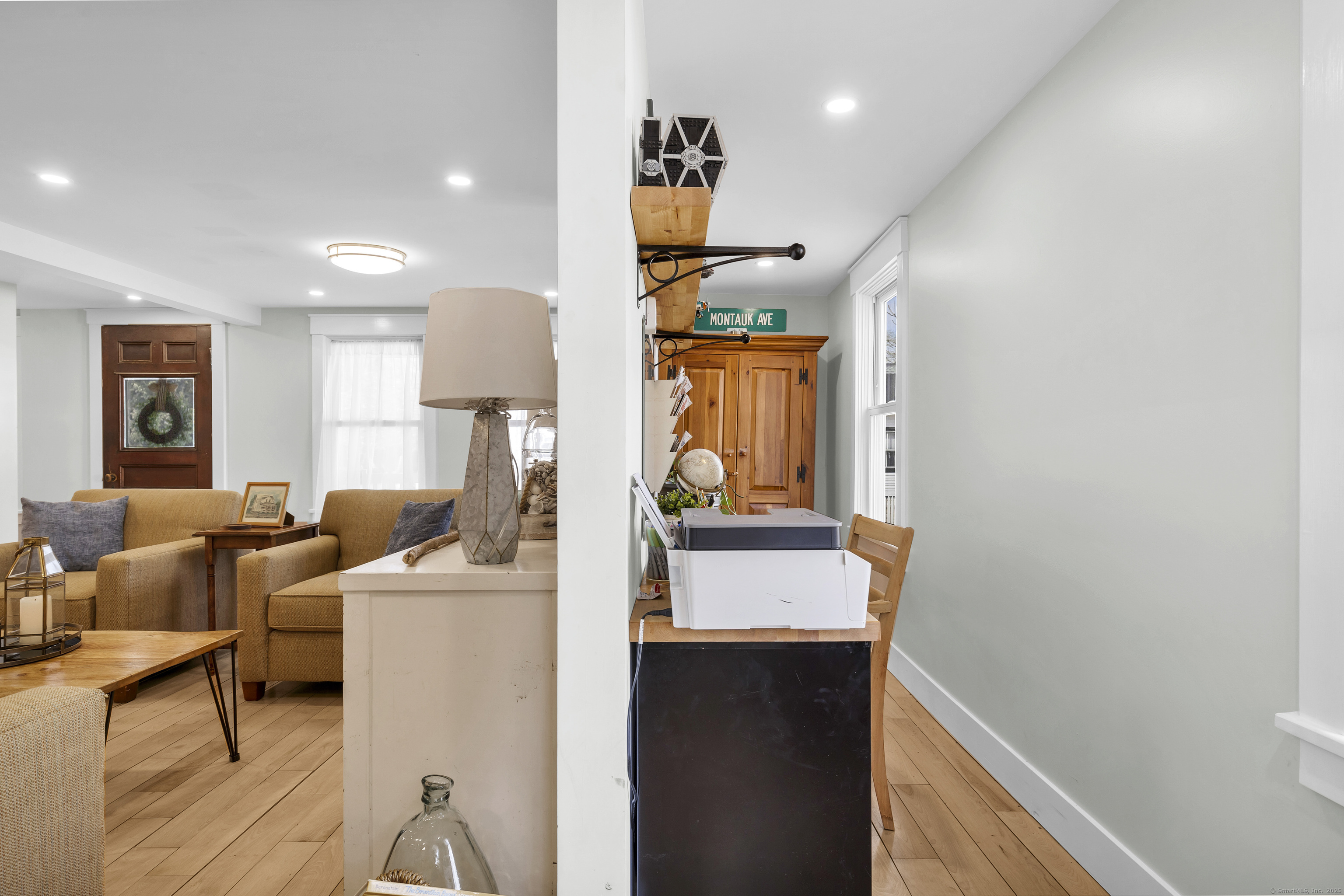 Groton, Connecticut, 06340, United States, 3 Bedrooms Bedrooms, ,2 BathroomsBathrooms,Residential,For Sale,1928735