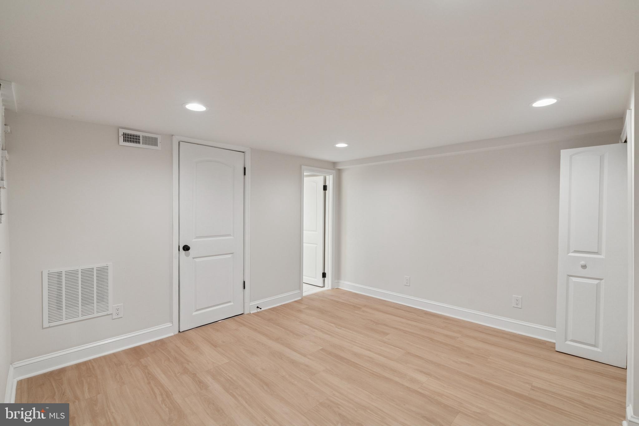 Alexandria, Virginia, 22305, United States, 2 Bedrooms Bedrooms, ,2 BathroomsBathrooms,Residential,For Sale,1944673