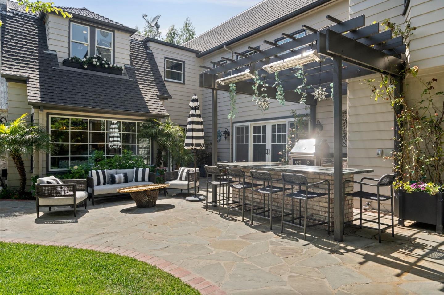 Hillsborough, California, 94010, United States, 6 Bedrooms Bedrooms, ,7 BathroomsBathrooms,Residential,For Sale,1947019