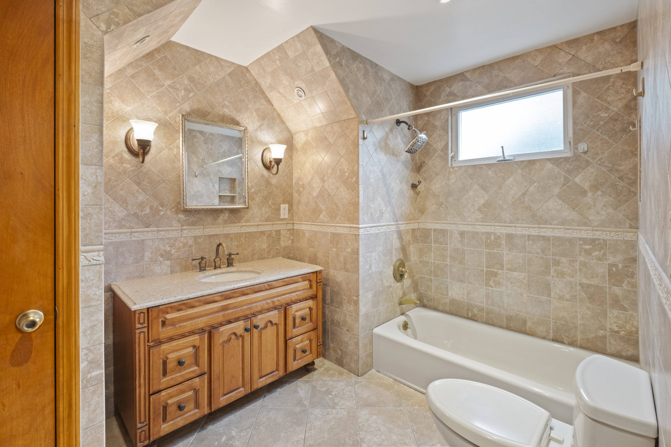 Floral Park, New York, 11001, United States, 3 Bedrooms Bedrooms, ,1 BathroomBathrooms,Residential,For Sale,1988885