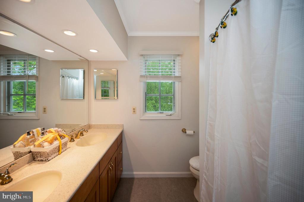 Fredericksburg, Virginia, 22405, United States, 5 Bedrooms Bedrooms, ,5 BathroomsBathrooms,Residential,For Sale,1825163