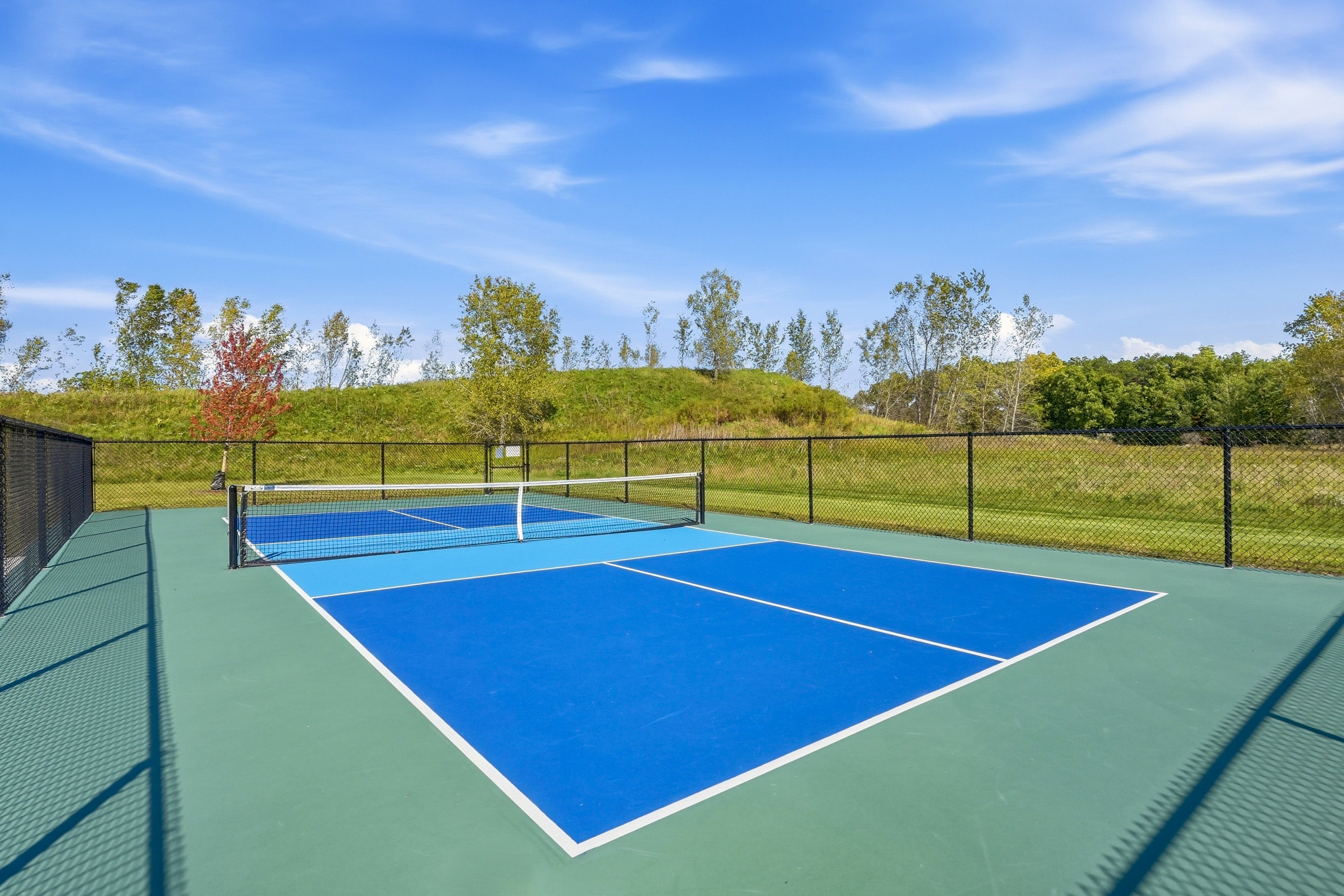  Pewaukee Condo with Scenic Pond Views & Resort Amenities - 物件實景