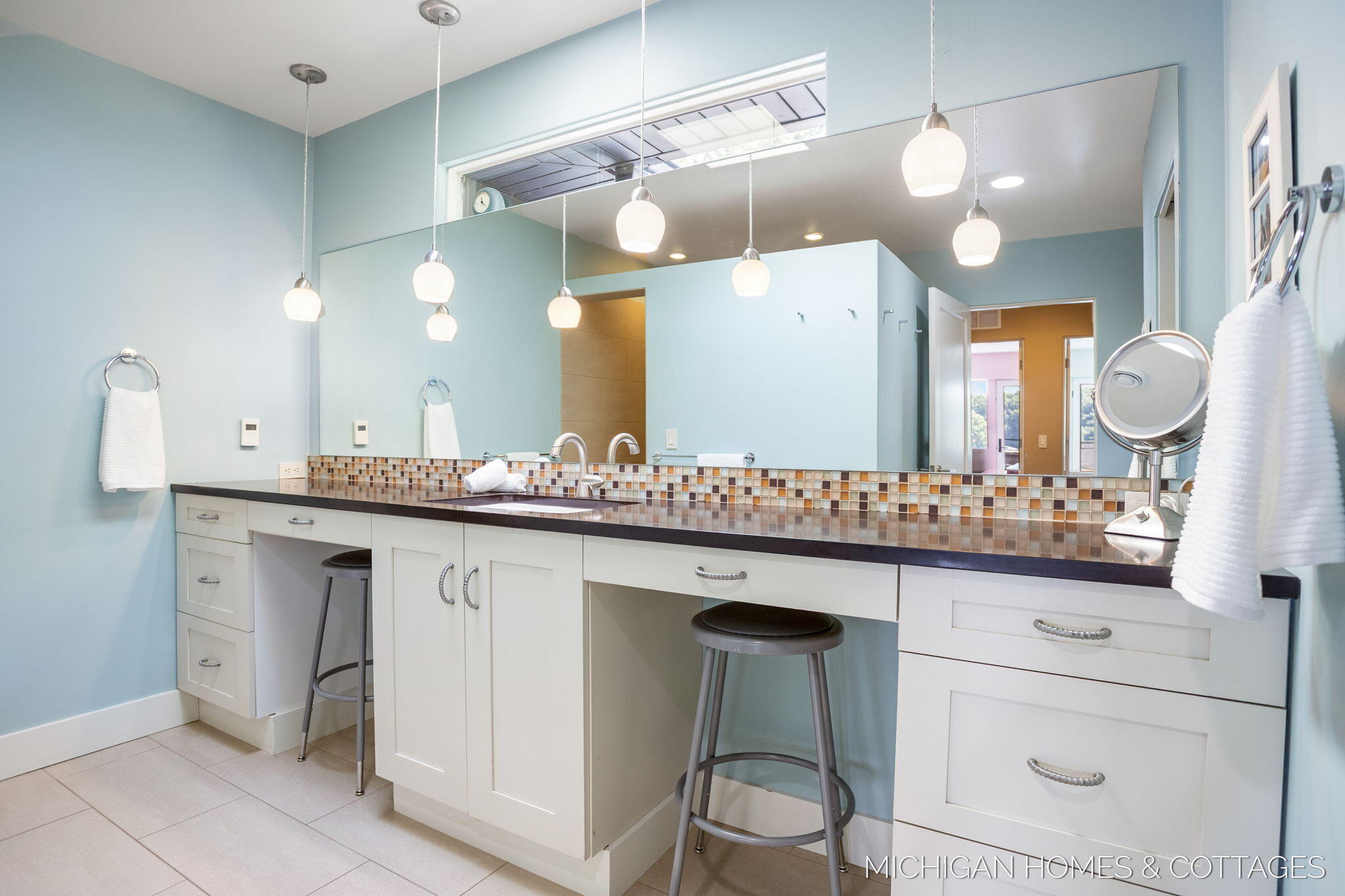 Saugatuck, Michigan, 49453, United States, 5 Bedrooms Bedrooms, ,4 BathroomsBathrooms,Residential,For Sale,1940964