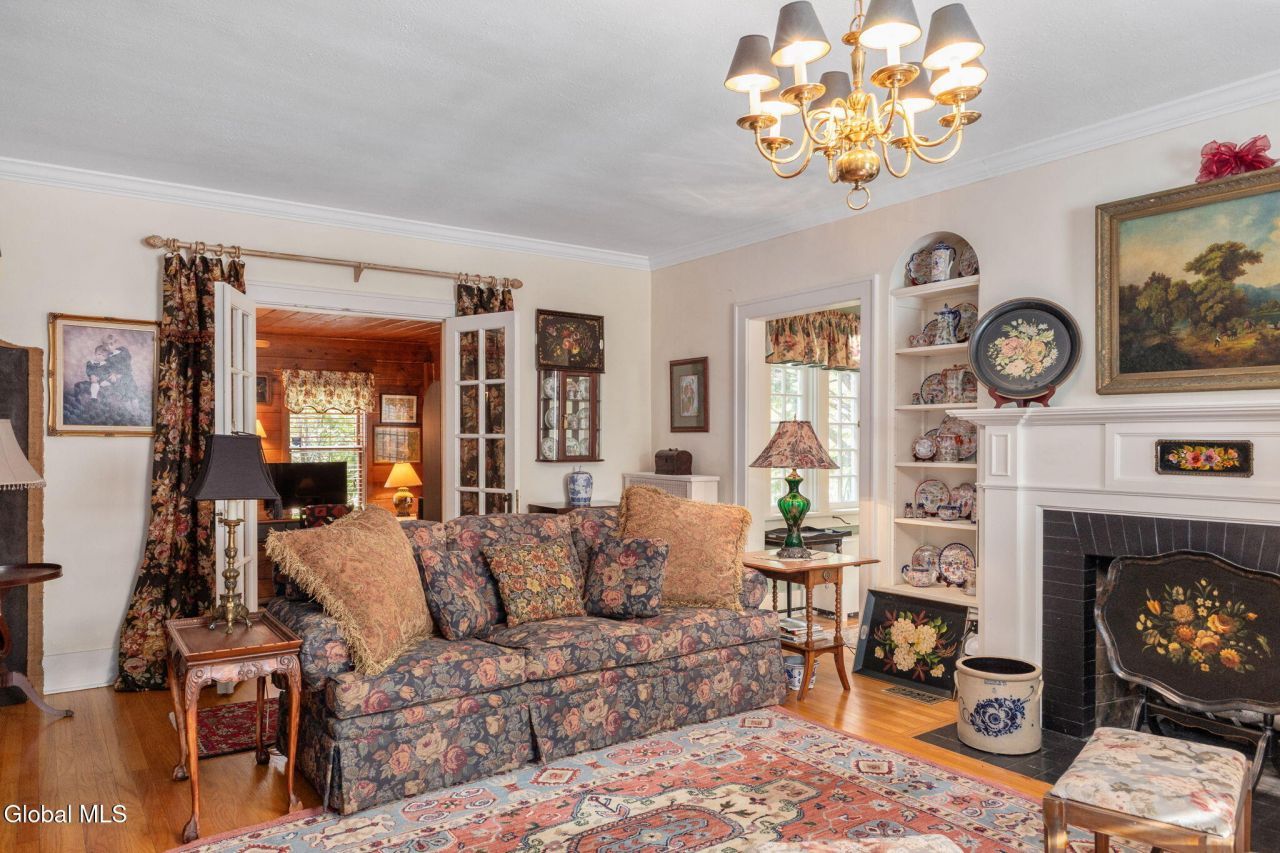 Niskayuna, New York, 12309, United States, 5 Bedrooms Bedrooms, ,3 BathroomsBathrooms,Residential,For Sale,1988361