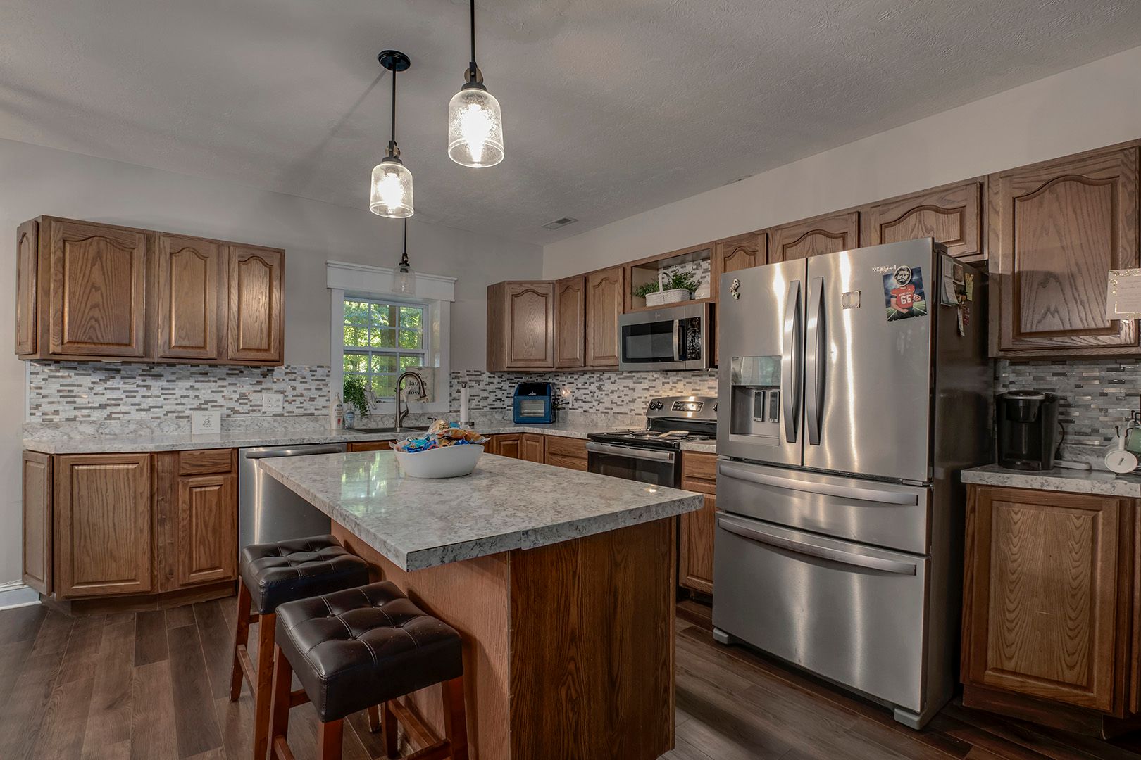 Kingston, Tennessee, 37763, United States, 5 Bedrooms Bedrooms, ,5 BathroomsBathrooms,Residential,For Sale,2011404