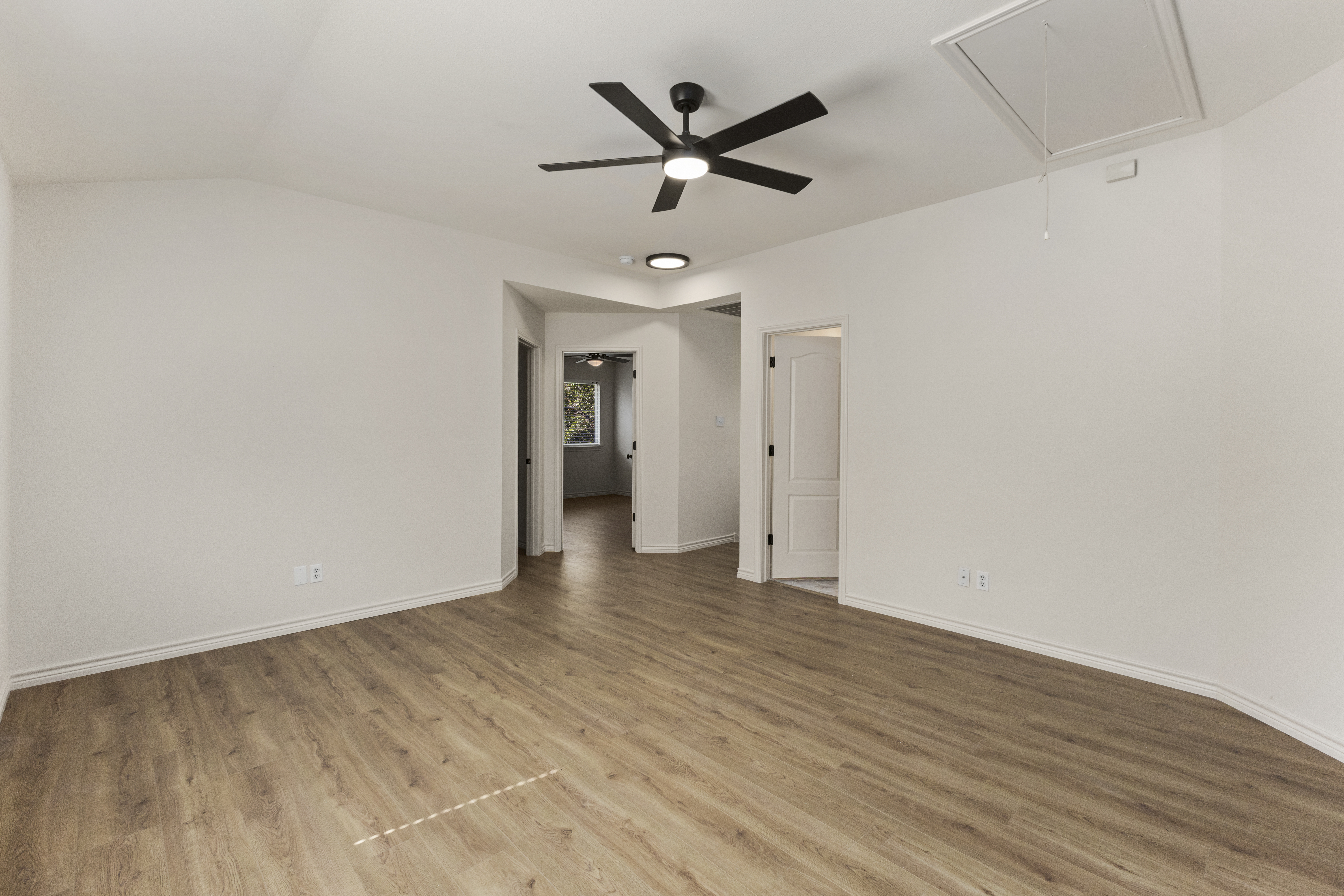  Thoughfully Renovated Home - 物件實景