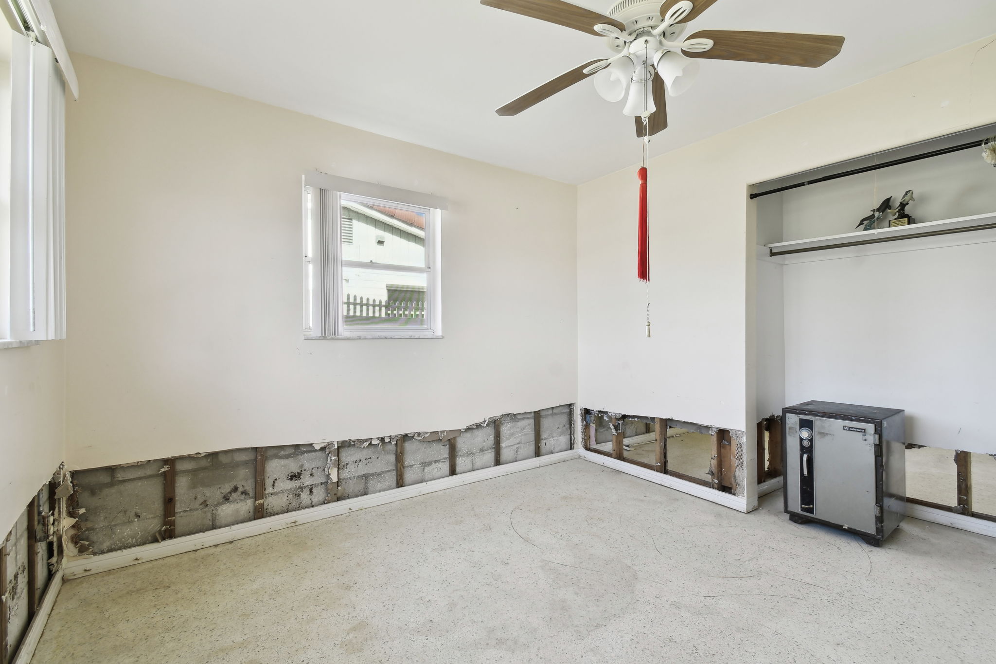 Madeira Beach, Florida, 33708, United States, 3 Bedrooms Bedrooms, ,2 BathroomsBathrooms,Residential,For Sale,1943278