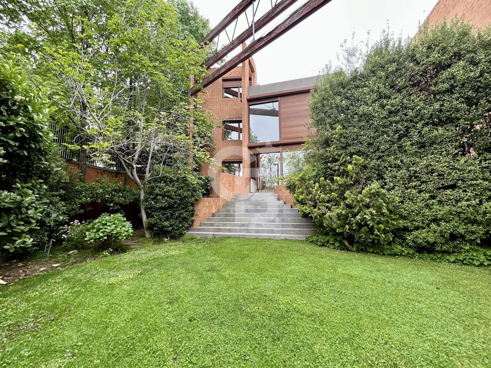 Vitacura, Chile, 5 Bedrooms Bedrooms, ,5 BathroomsBathrooms,Residential,For Sale,1969115