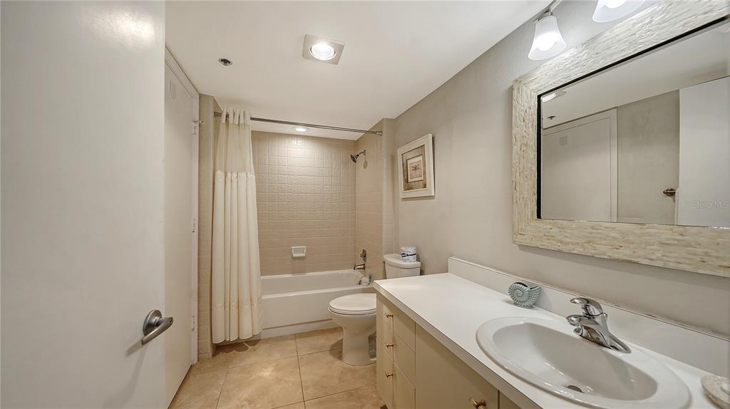 Longboat Key, Florida, 34228, United States, 2 Bedrooms Bedrooms, ,2 BathroomsBathrooms,Residential,For Sale,1995565