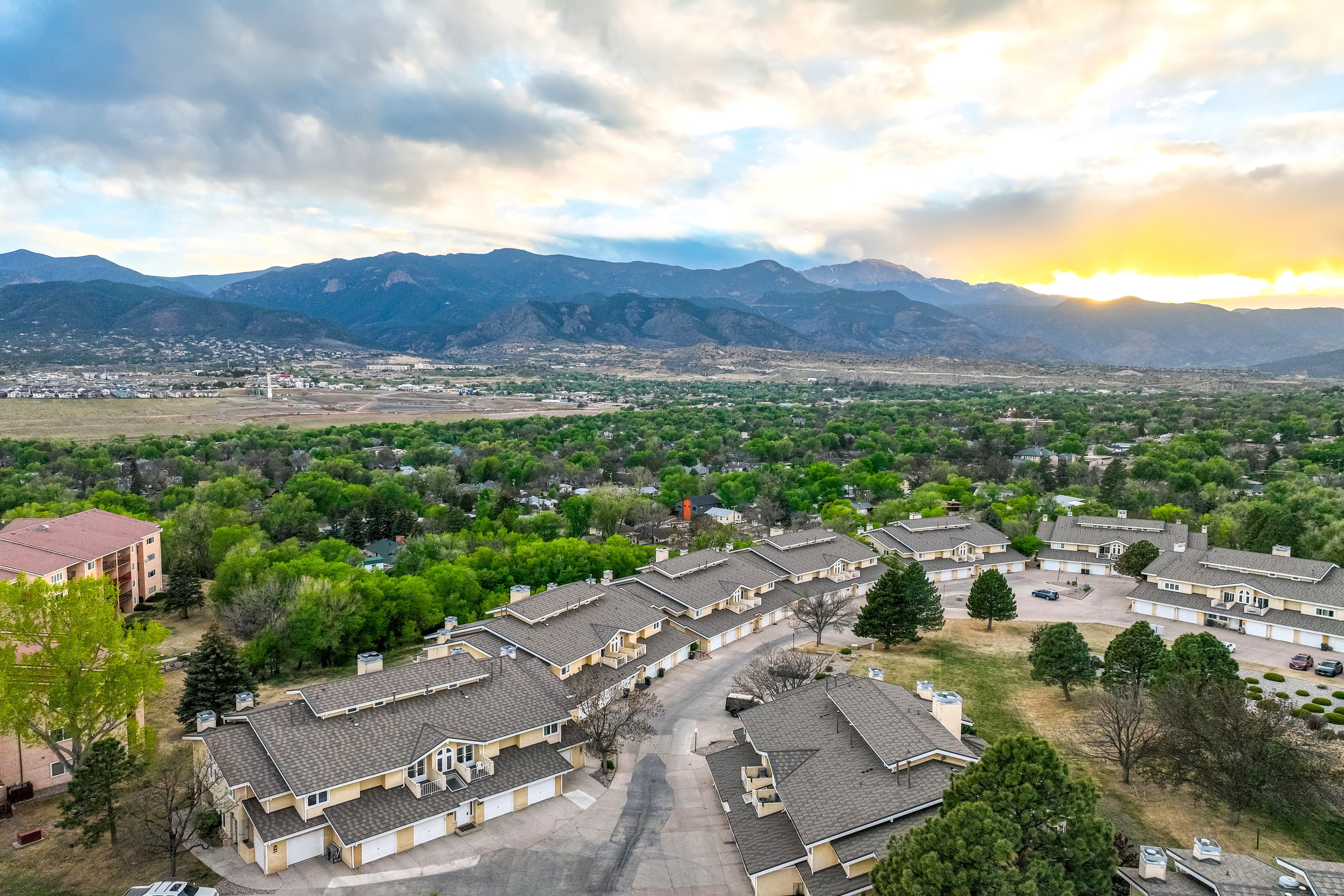  Elevated Westside Style in This Beautifully Refreshed Promontory Point Condo - 物件實景
