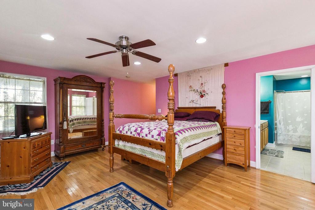 Middleburg, Virginia, 20117, United States, 2 Bedrooms Bedrooms, ,2 BathroomsBathrooms,Residential,For Sale,1976642