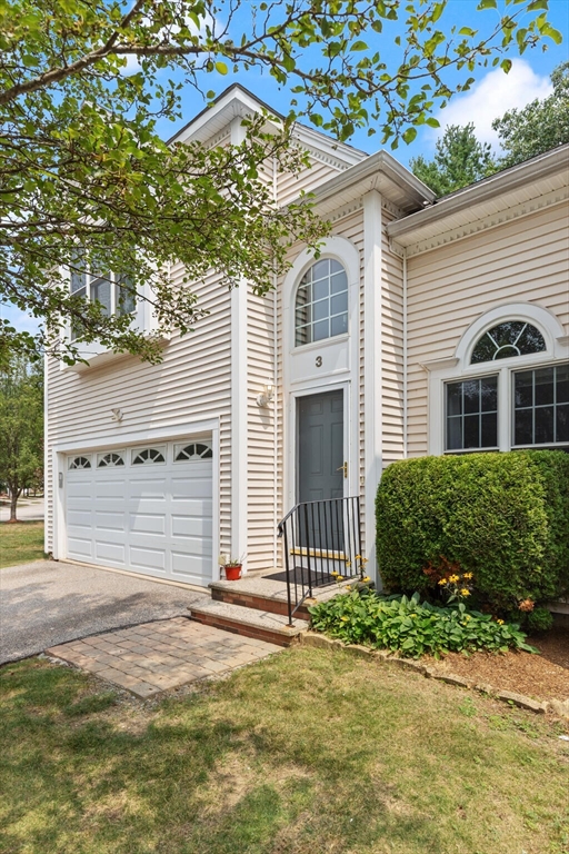 Upton, Massachusetts, 01568, United States, 3 Bedrooms Bedrooms, ,3 BathroomsBathrooms,Residential,For Sale,1912549