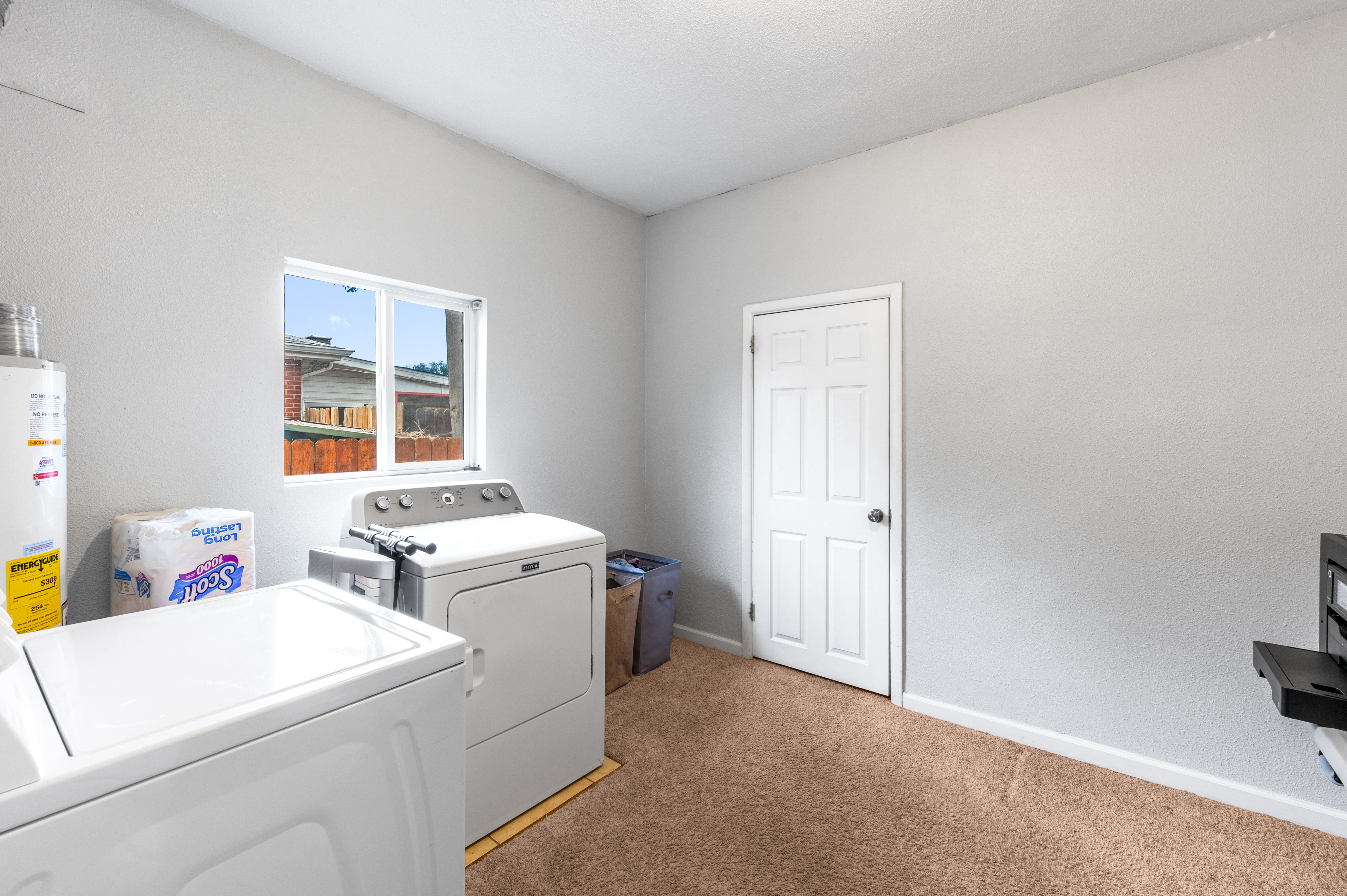  Commerce City Home with Fenced Yard and Plenty of Parking Space - 物件實景