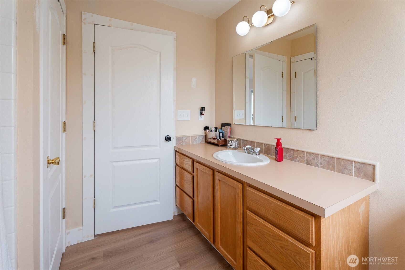 East Wenatchee, Washington, 98802, United States, 4 Bedrooms Bedrooms, ,3 BathroomsBathrooms,Residential,For Sale,1818784