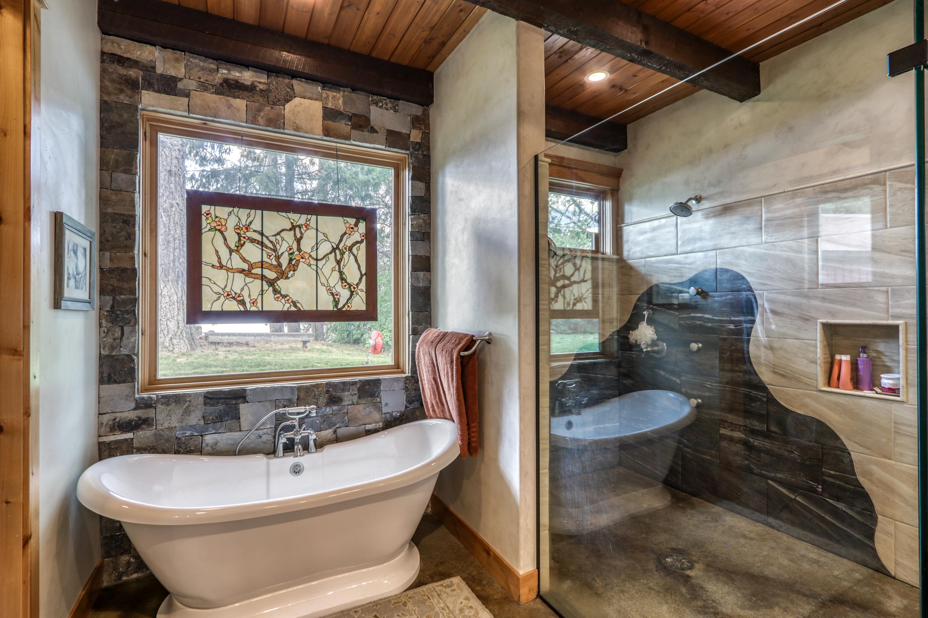 Sandpoint, Idaho, 83864, United States, 2 Bedrooms Bedrooms, ,4 BathroomsBathrooms,Residential,For Sale,1806623