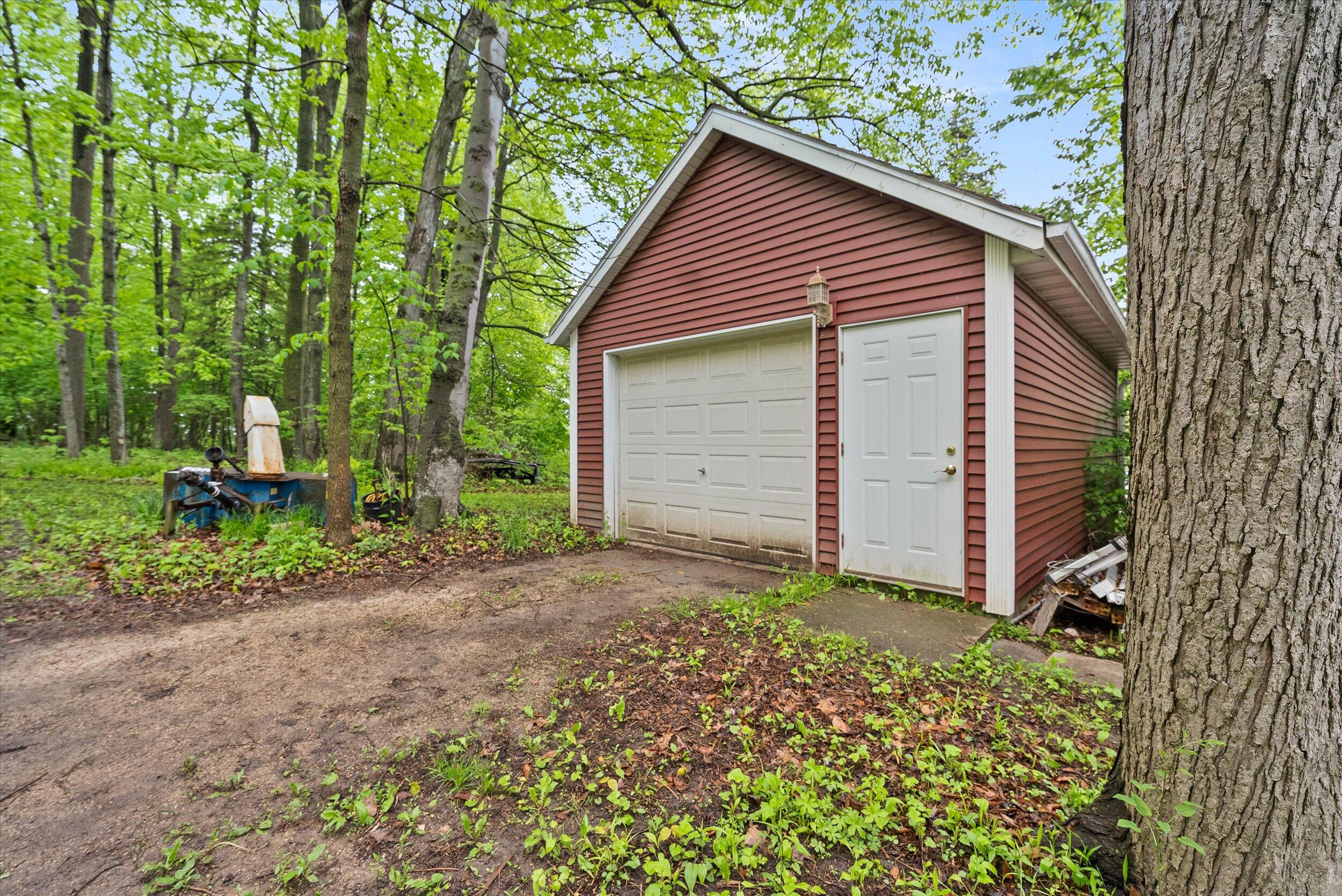 West Bend, Wisconsin, 53095, United States, 4 Bedrooms Bedrooms, ,4 BathroomsBathrooms,Residential,For Sale,1847652